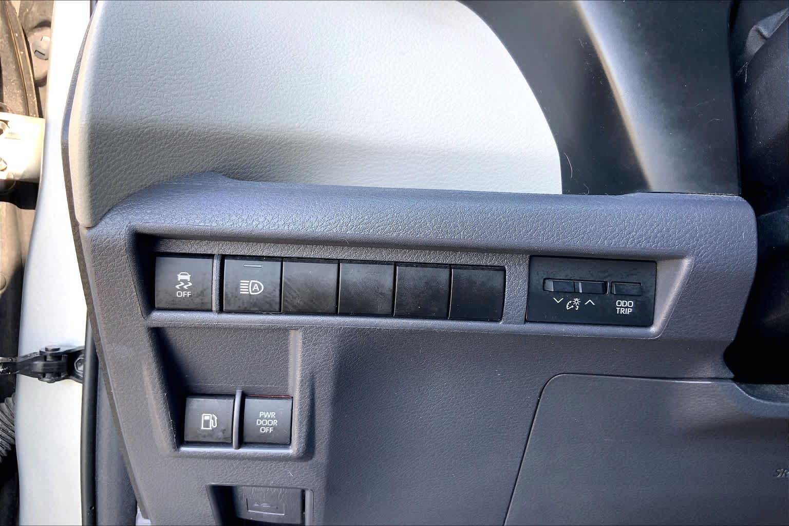 2022 Toyota Sienna XLE Celestial Silver Metallic at AutoNation USA Katy