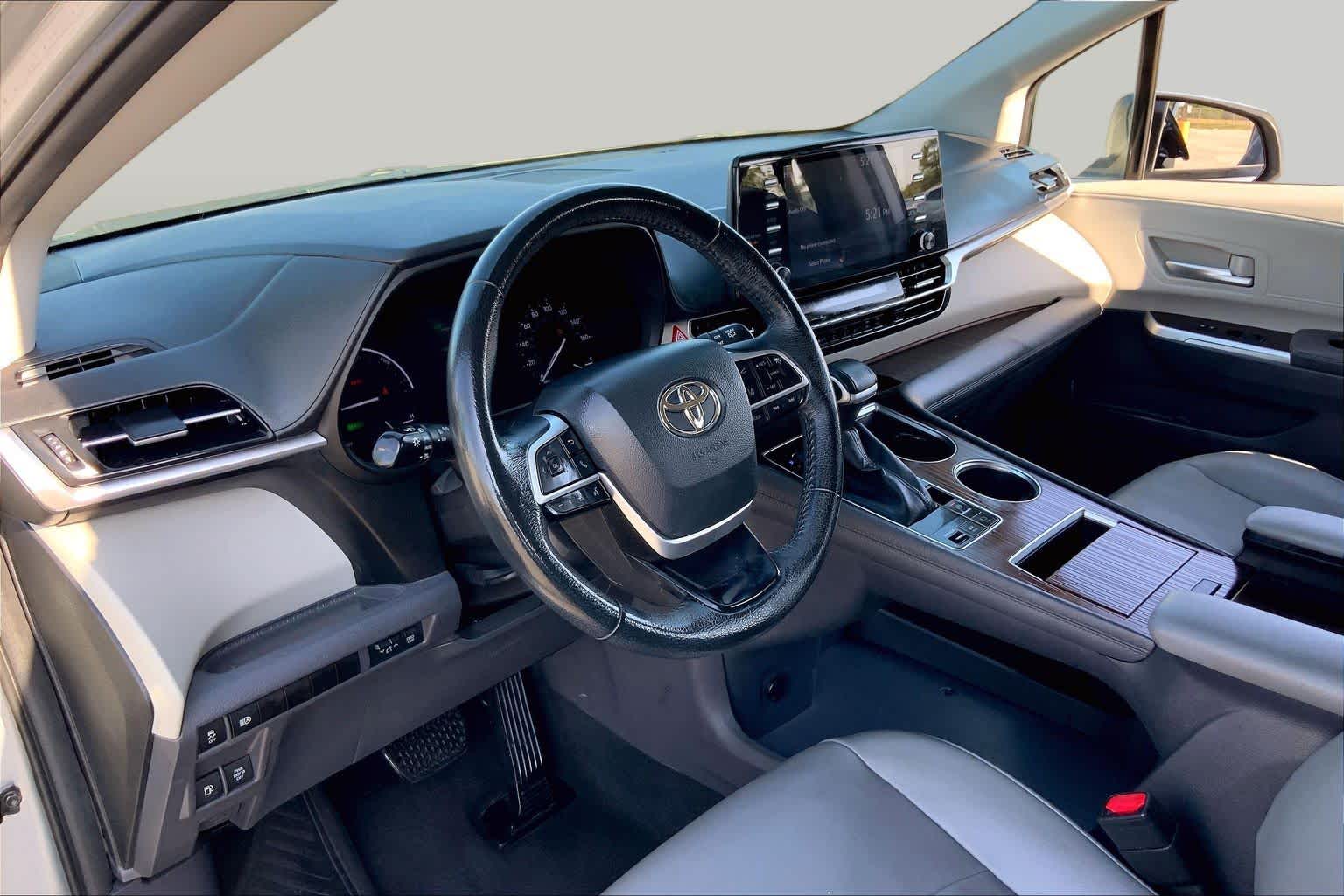 2022 Toyota Sienna XLE Celestial Silver Metallic at AutoNation USA Katy