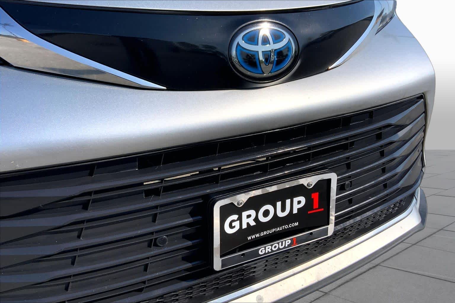 2022 Toyota Sienna XLE Celestial Silver Metallic at AutoNation USA Katy