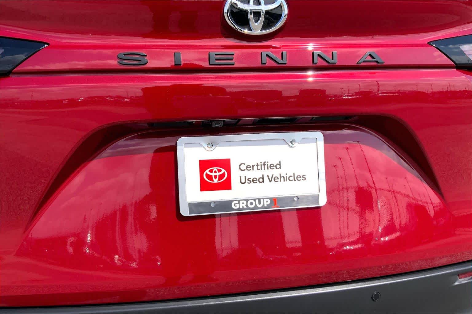2026 Toyota Sienna XLE Ruby Flare Pearl at Group 1 Toyota Southwest
