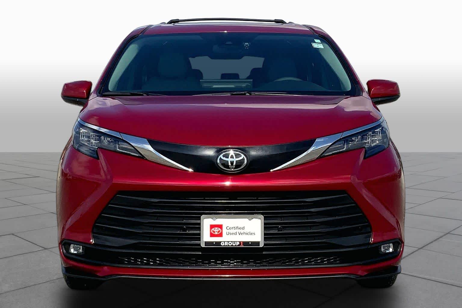 2026 Toyota Sienna XLE Ruby Flare Pearl at Group 1 Toyota Southwest
