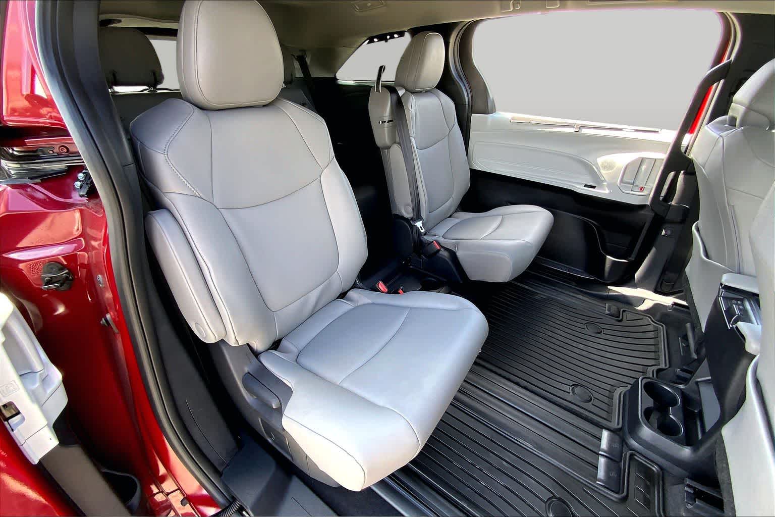 2026 Toyota Sienna XLE Ruby Flare Pearl at Group 1 Toyota Southwest
