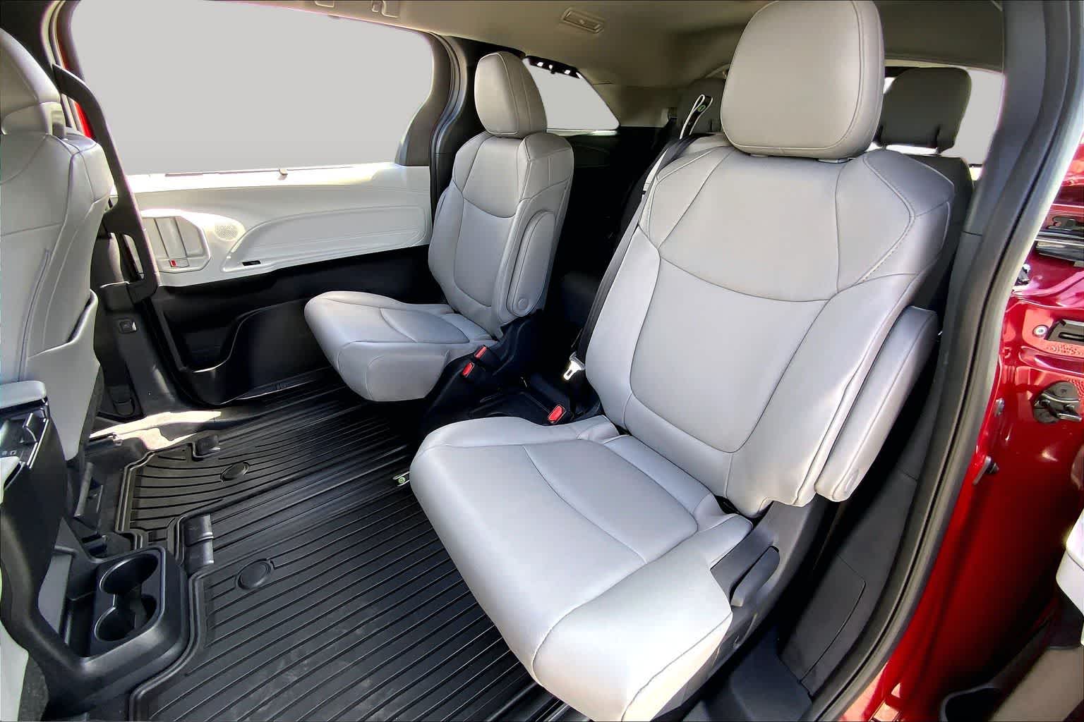 2026 Toyota Sienna XLE Ruby Flare Pearl at Group 1 Toyota Southwest