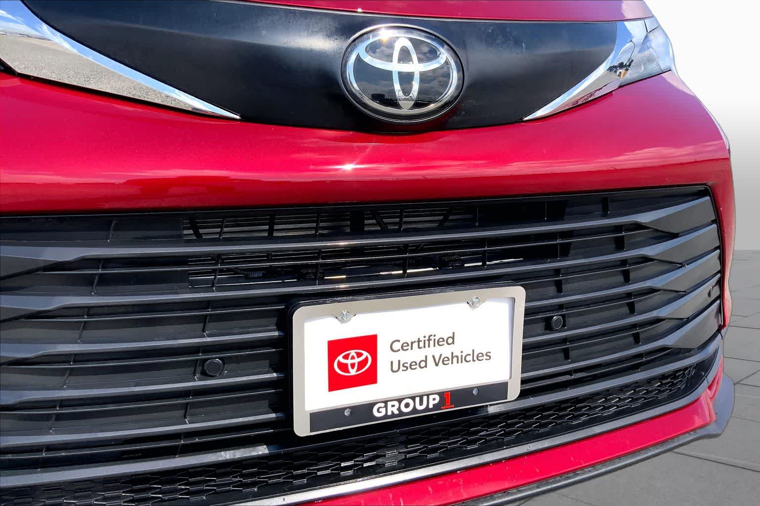 2026 Toyota Sienna XLE Ruby Flare Pearl at Group 1 Toyota Southwest