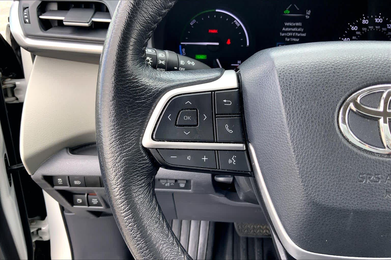 2021 Toyota Sienna XLE Blizzard Pearl at Group 1 Toyota Southwest