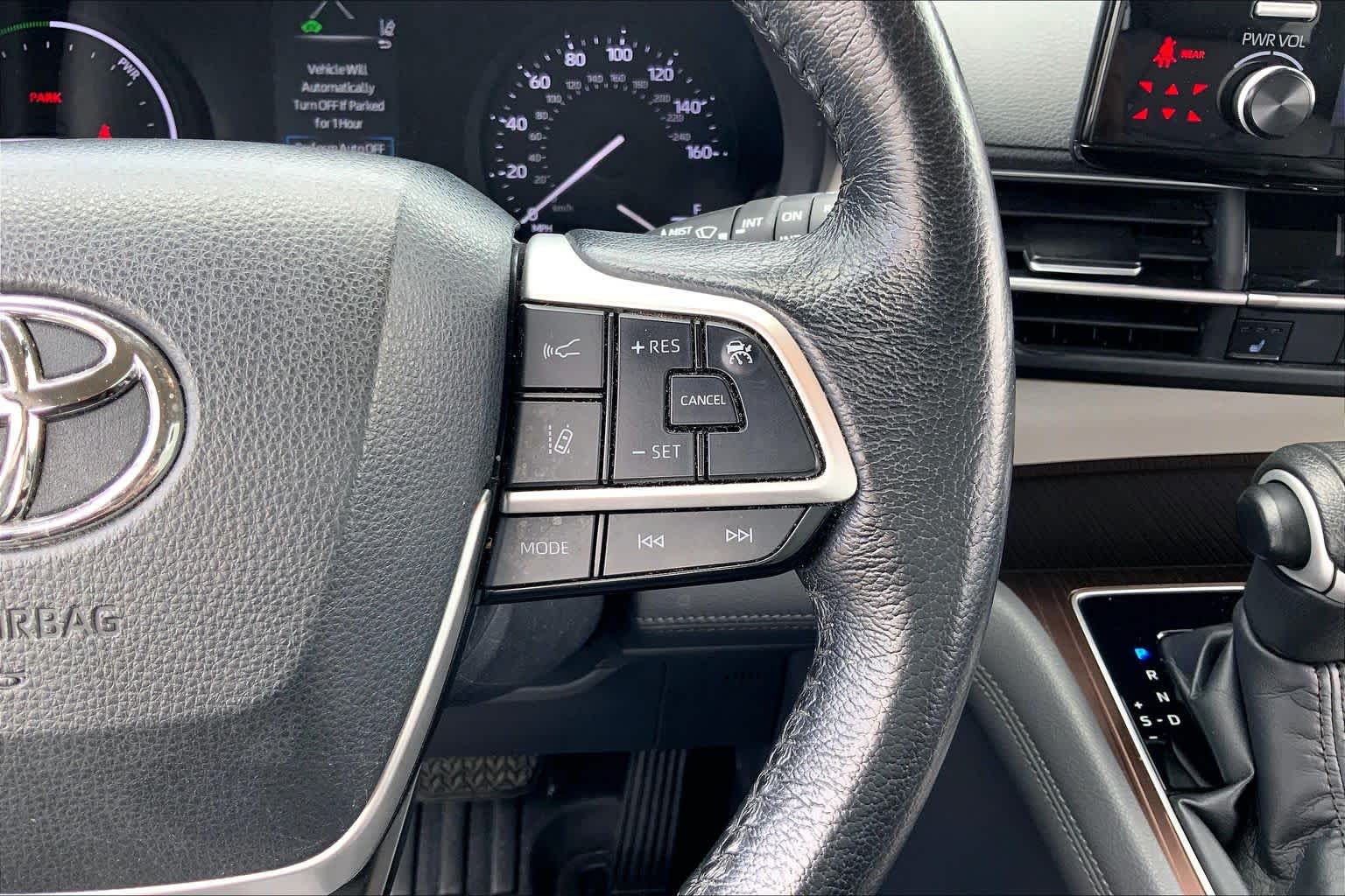 2021 Toyota Sienna XLE Blizzard Pearl at Group 1 Toyota Southwest