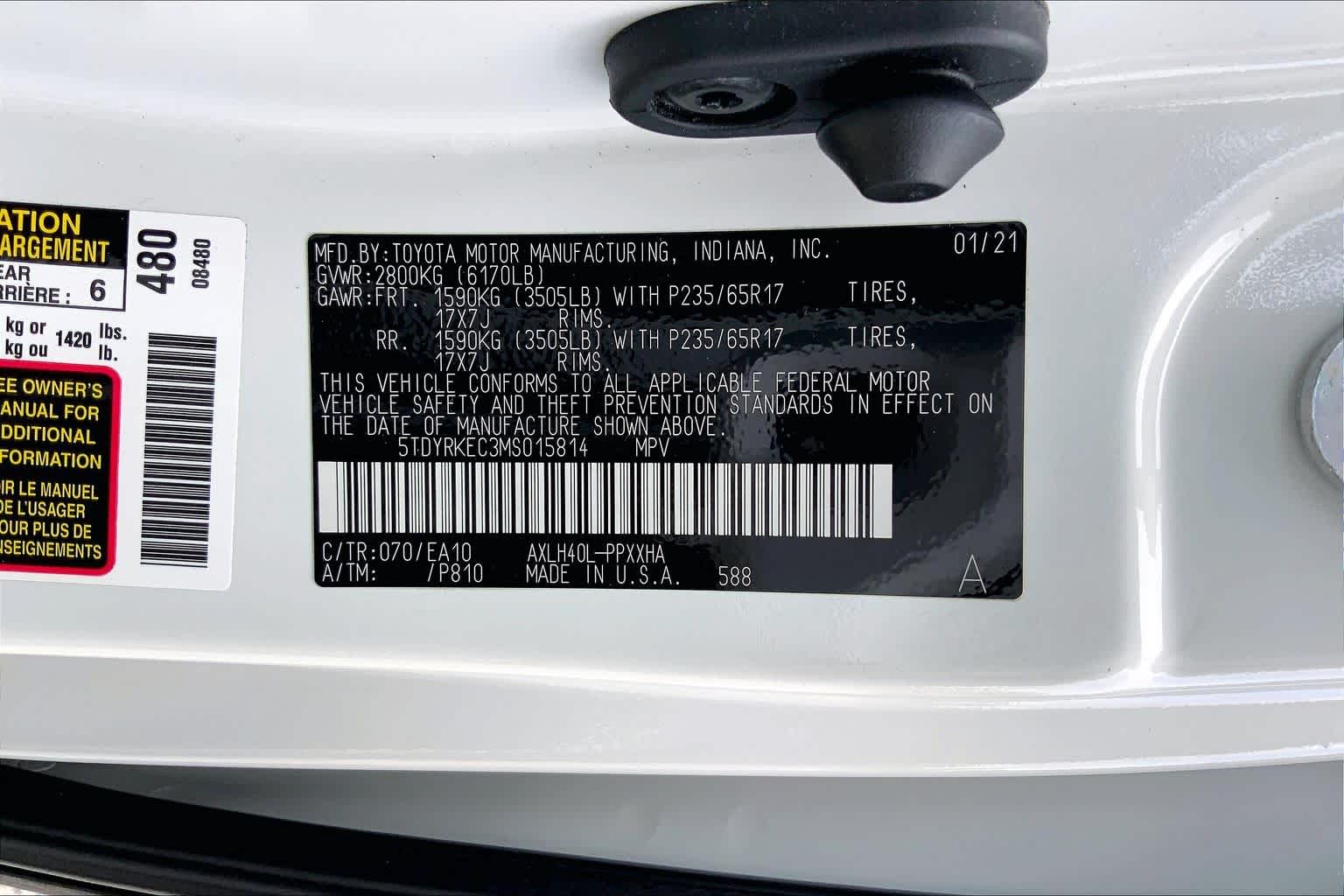 2021 Toyota Sienna XLE Blizzard Pearl at Group 1 Toyota Southwest
