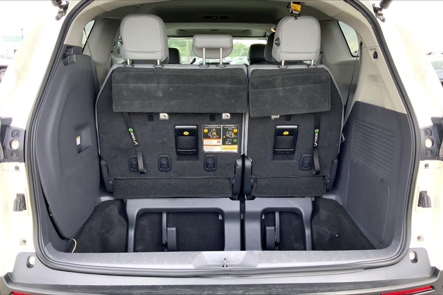 2021 Toyota Sienna XLE Blizzard Pearl at Group 1 Toyota Southwest