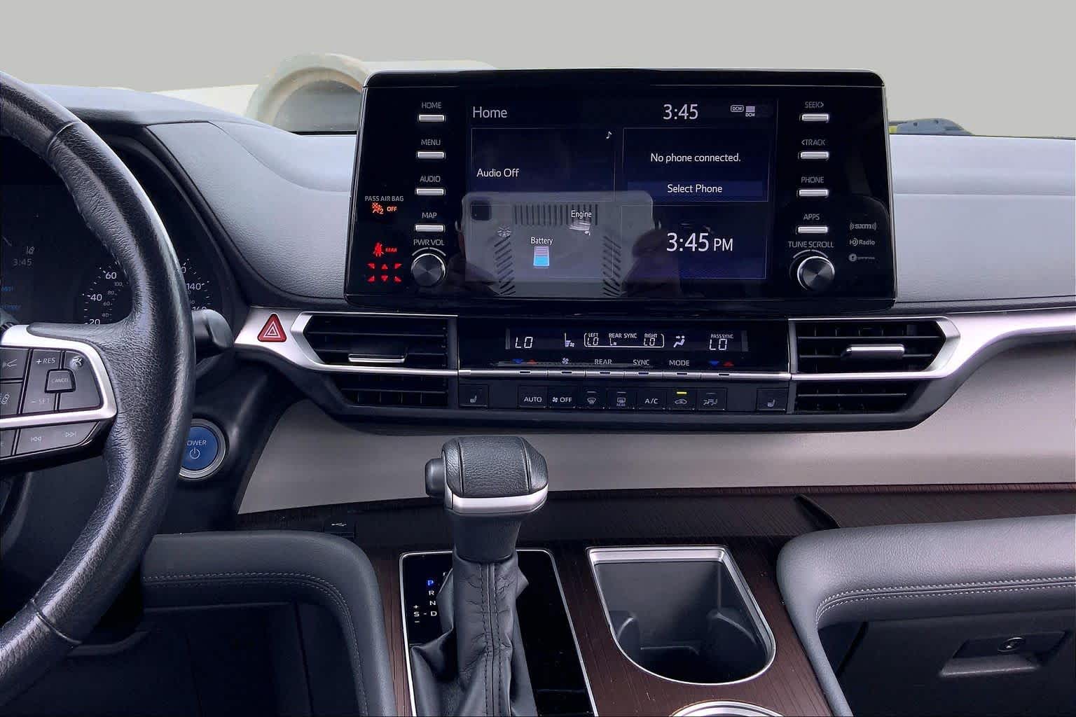 2021 Toyota Sienna XLE Blizzard Pearl at Group 1 Toyota Southwest