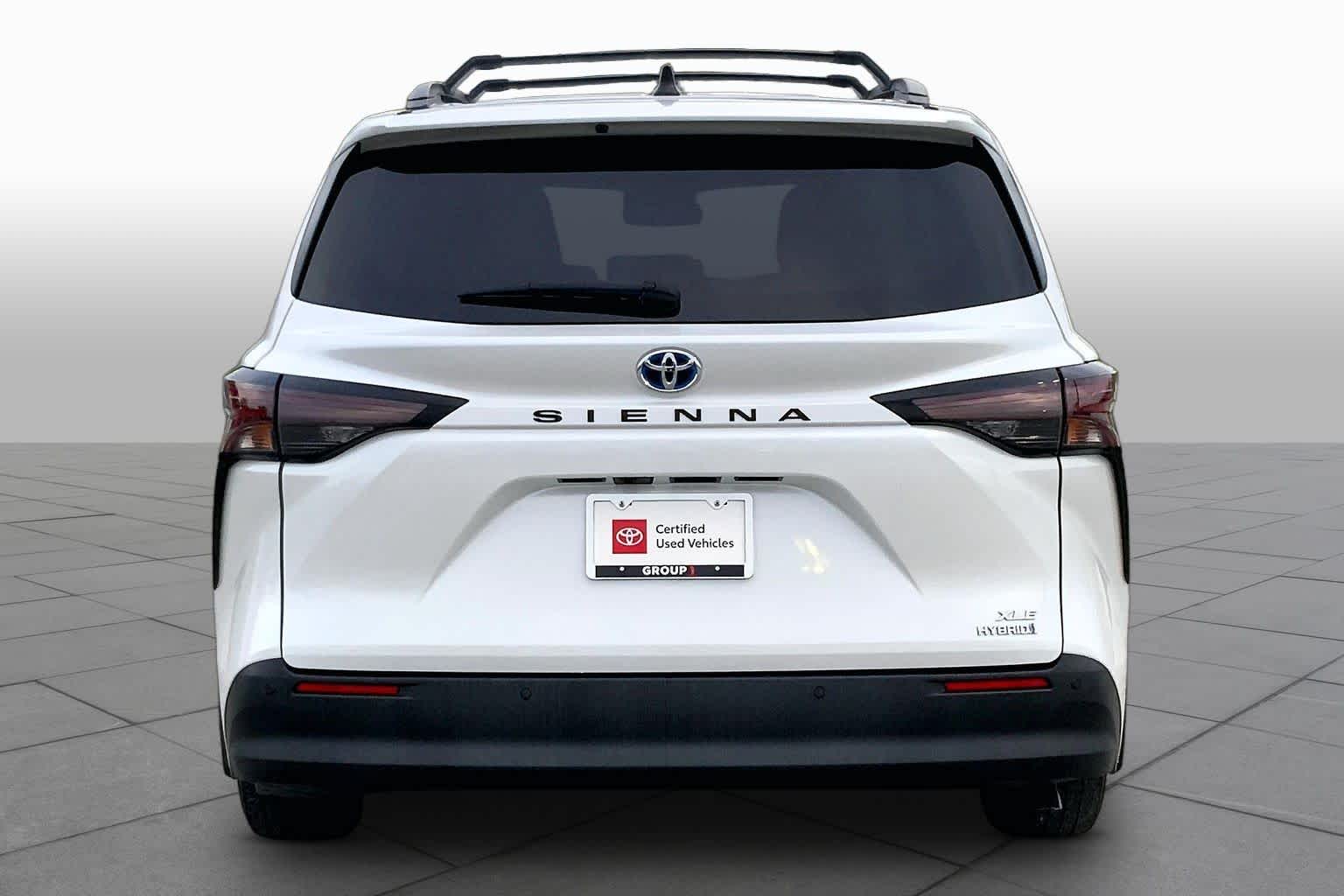 2024 Toyota Sienna XLE Wind Chill Pearl at Group 1 Toyota Southwest