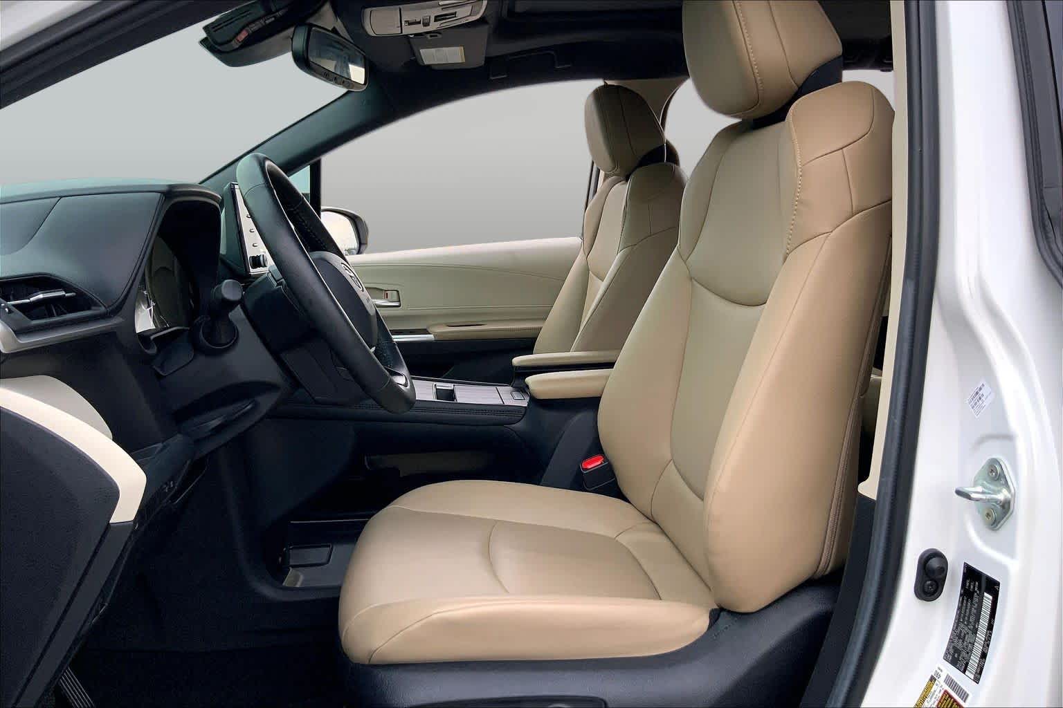 2024 Toyota Sienna XLE Wind Chill Pearl at Group 1 Toyota Southwest