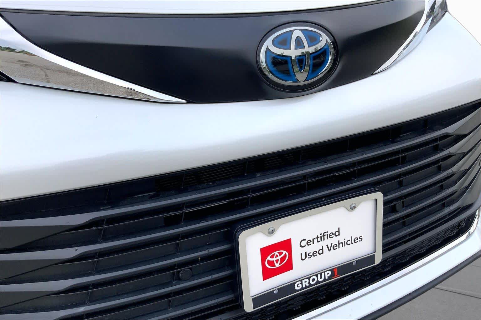 2024 Toyota Sienna XLE Wind Chill Pearl at Group 1 Toyota Southwest