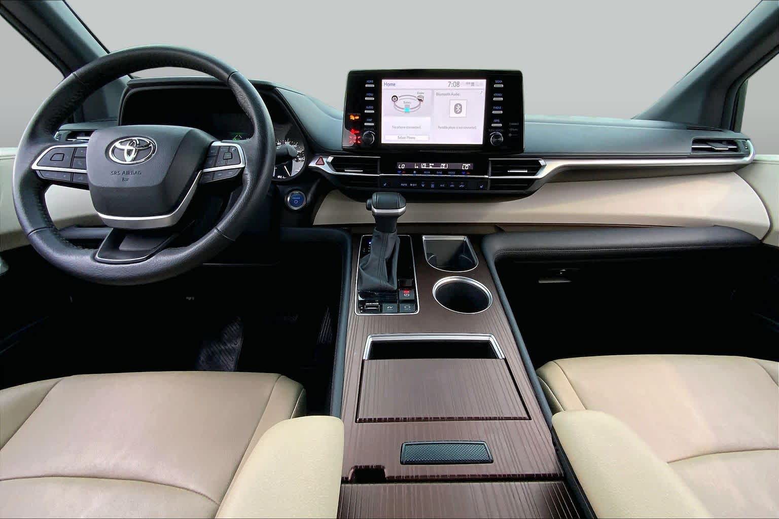 2024 Toyota Sienna XLE Wind Chill Pearl at Group 1 Toyota Southwest