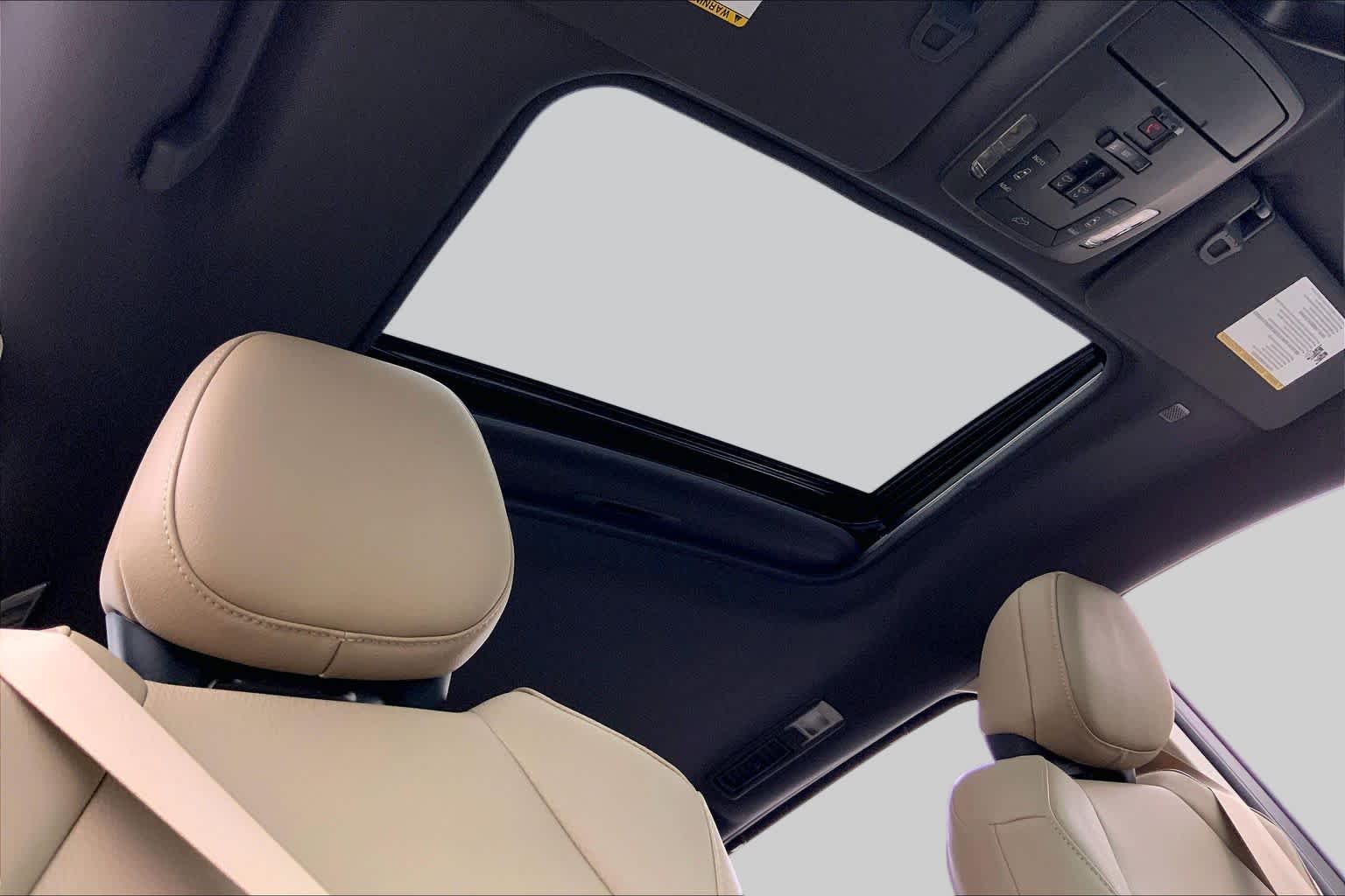 2024 Toyota Sienna XLE Wind Chill Pearl at Group 1 Toyota Southwest