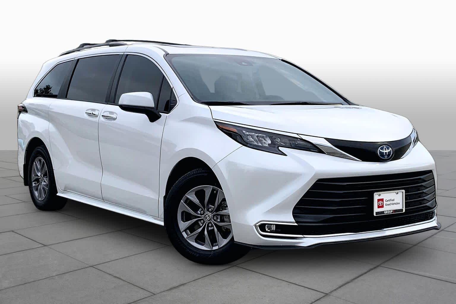 2024 Toyota Sienna XLE Wind Chill Pearl at Group 1 Toyota Southwest
