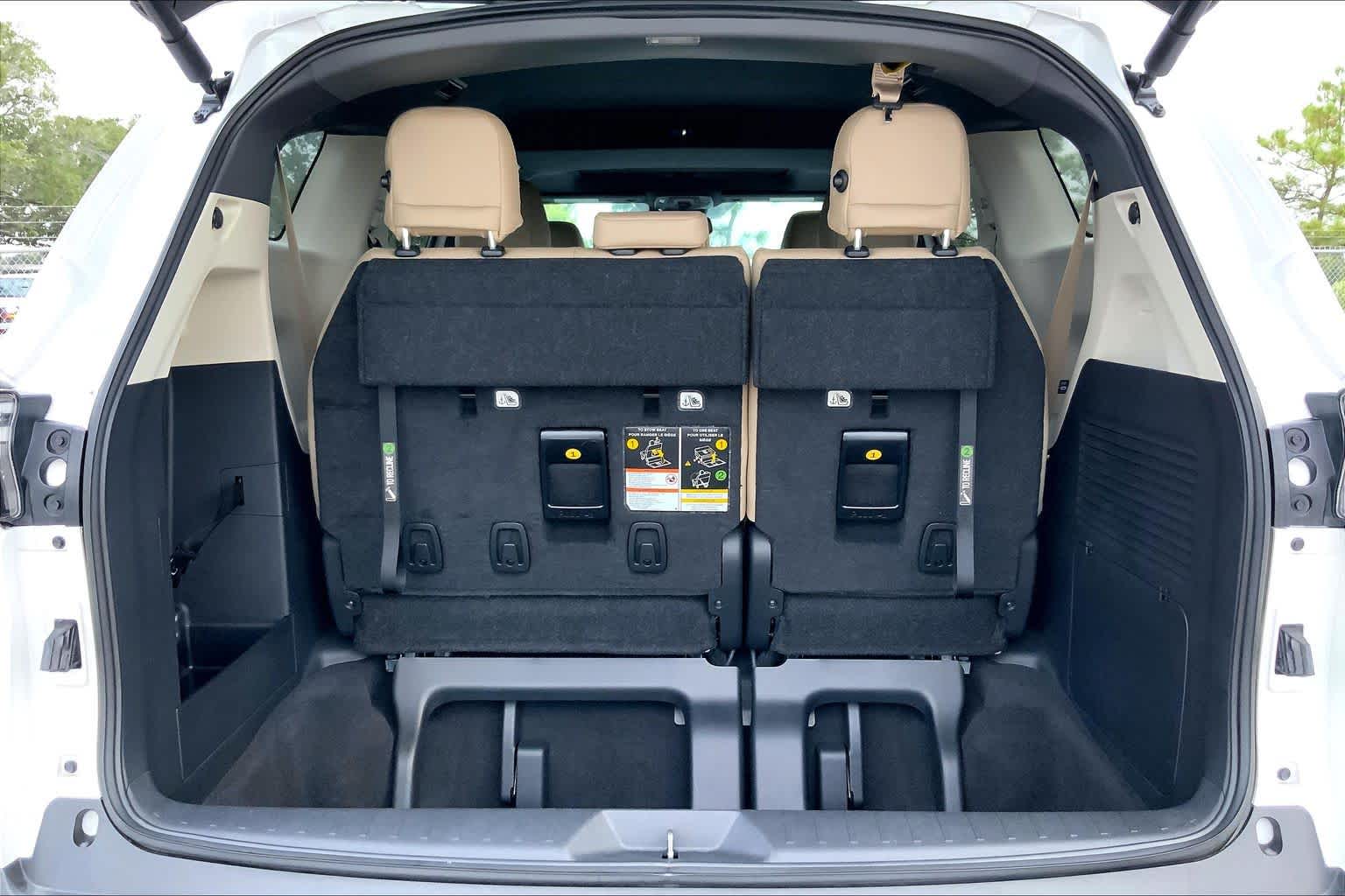 2024 Toyota Sienna XLE Wind Chill Pearl at Group 1 Toyota Southwest