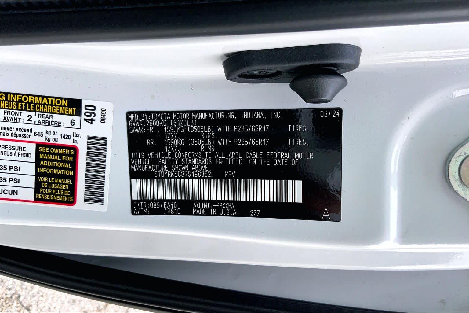 2024 Toyota Sienna XLE Wind Chill Pearl at Group 1 Toyota Southwest