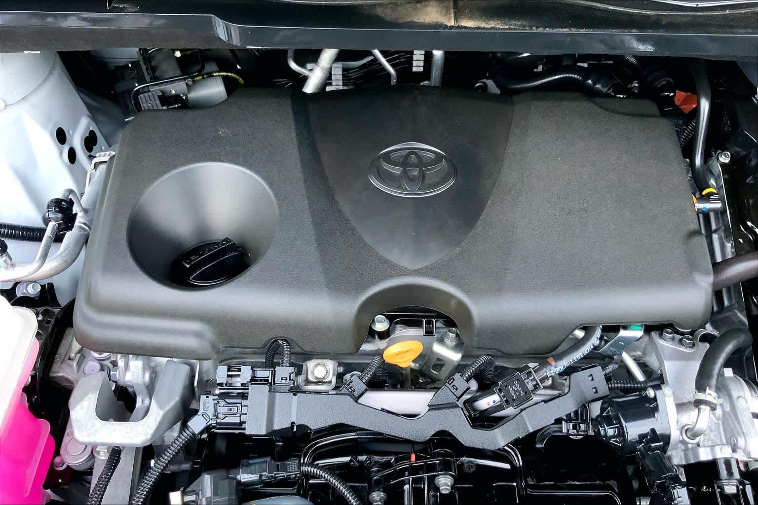 2024 Toyota Sienna XLE Wind Chill Pearl at Group 1 Toyota Southwest
