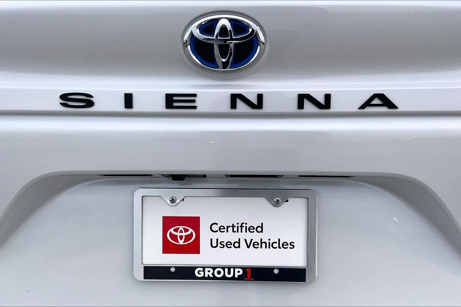2024 Toyota Sienna XLE Wind Chill Pearl at Group 1 Toyota Southwest