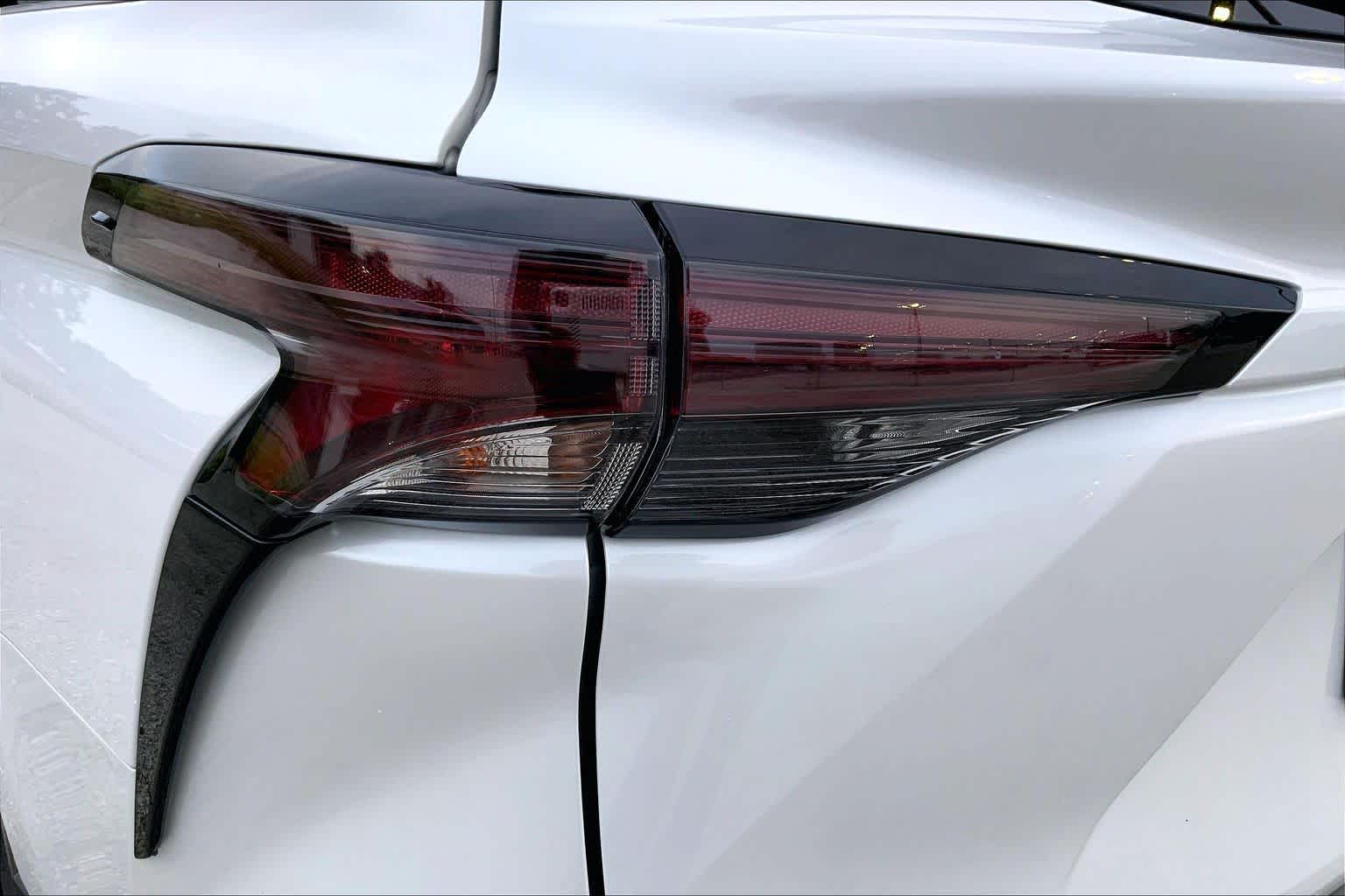 2024 Toyota Sienna XLE Wind Chill Pearl at Group 1 Toyota Southwest