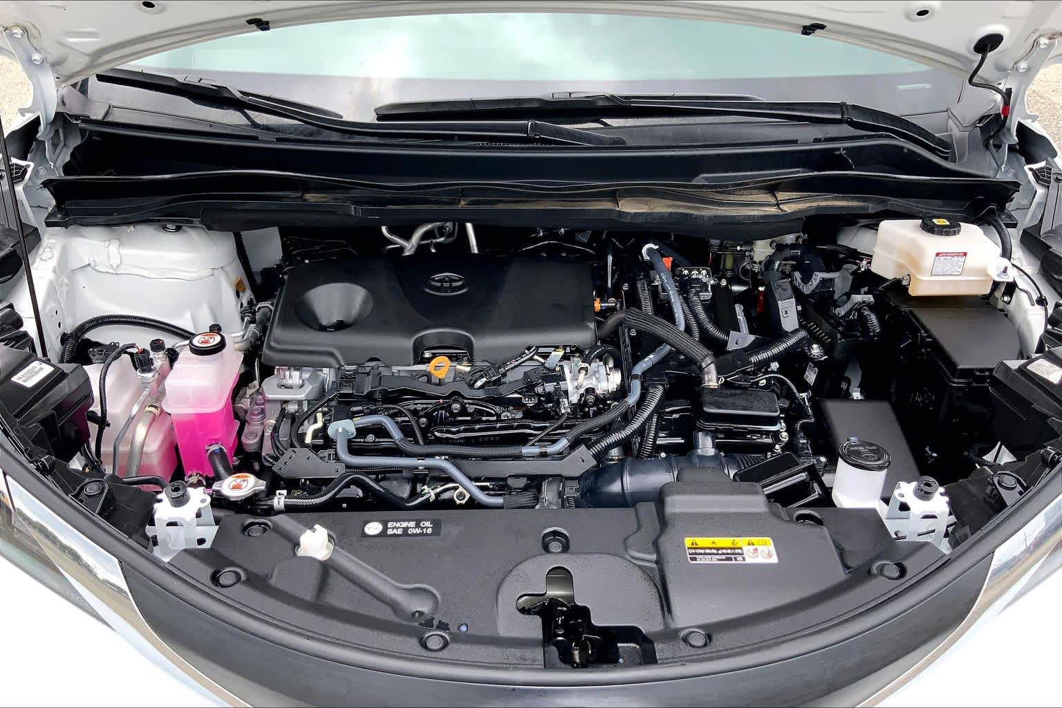 2024 Toyota Sienna XLE Wind Chill Pearl at Group 1 Toyota Southwest