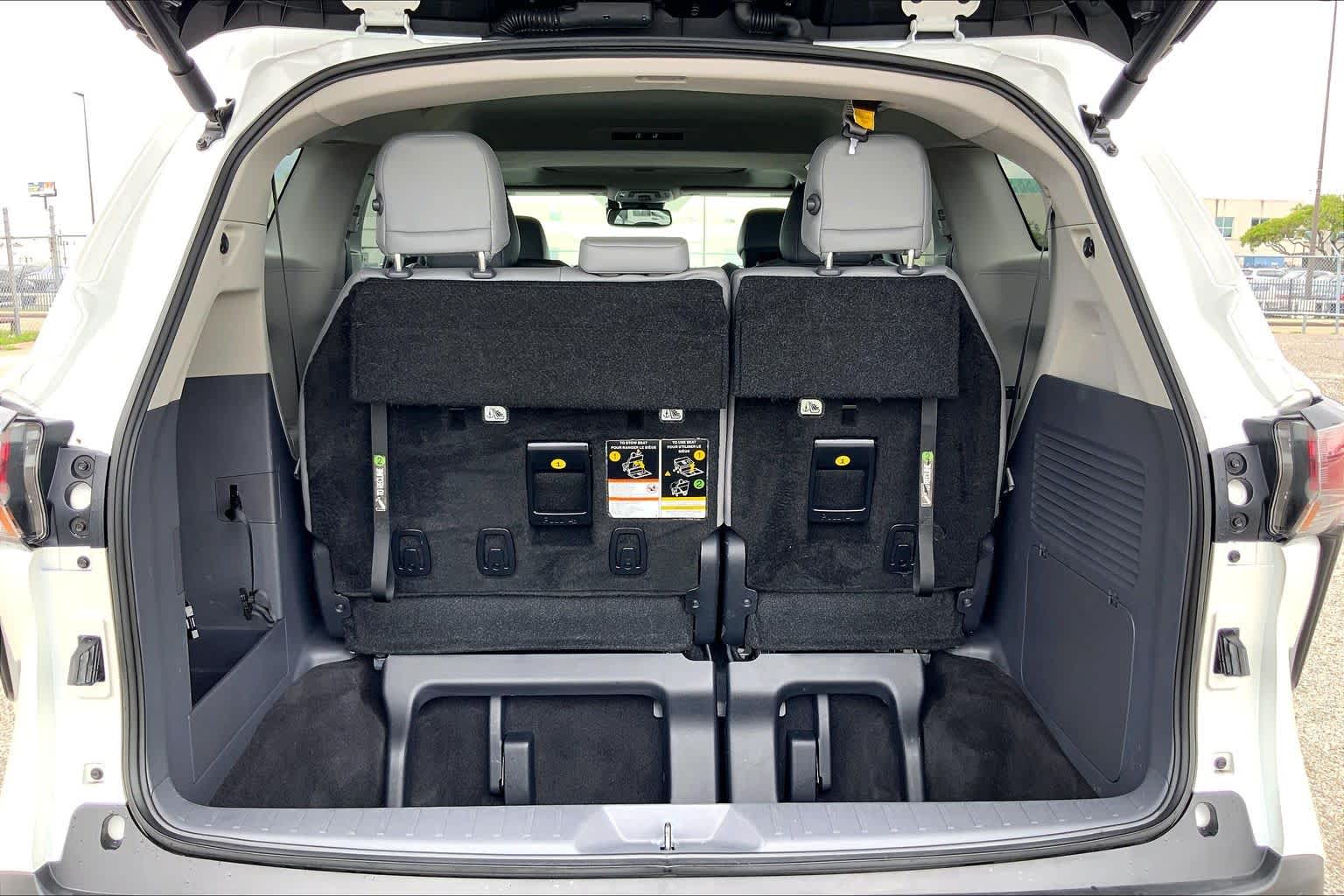 2024 Toyota Sienna XLE Wind Chill Pearl at Group 1 Toyota Southwest