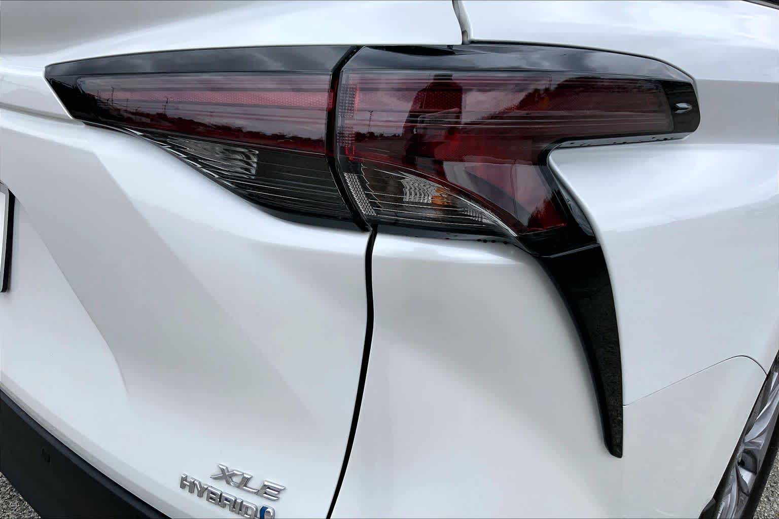 2024 Toyota Sienna XLE Wind Chill Pearl at Group 1 Toyota Southwest