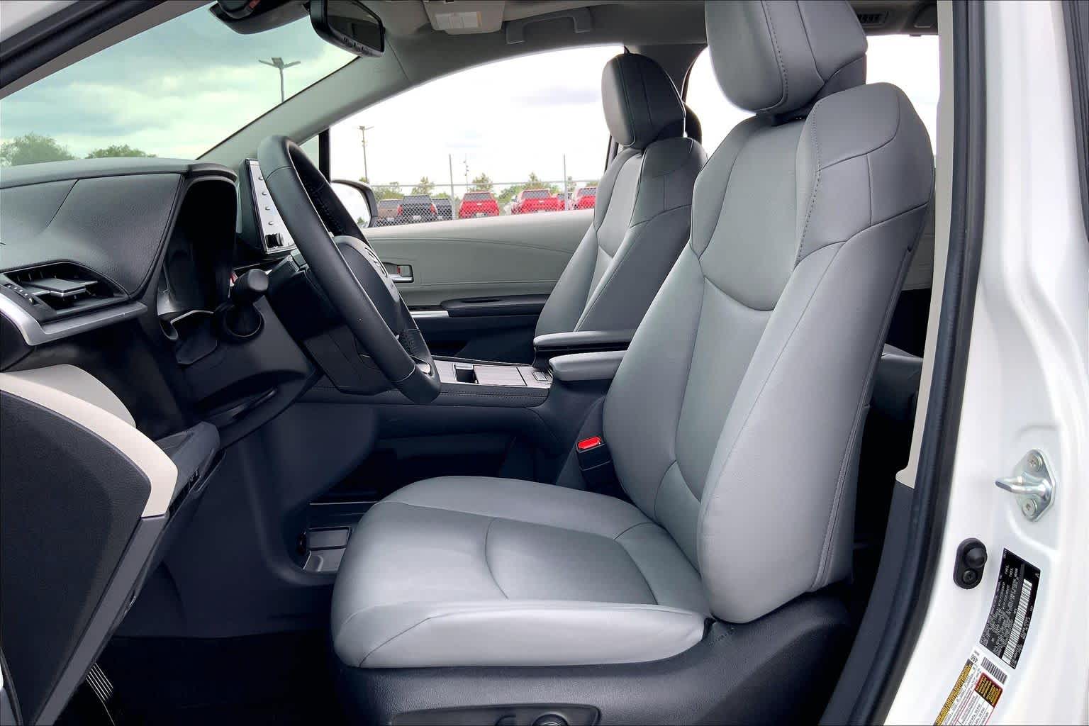 2024 Toyota Sienna XLE Wind Chill Pearl at Group 1 Toyota Southwest