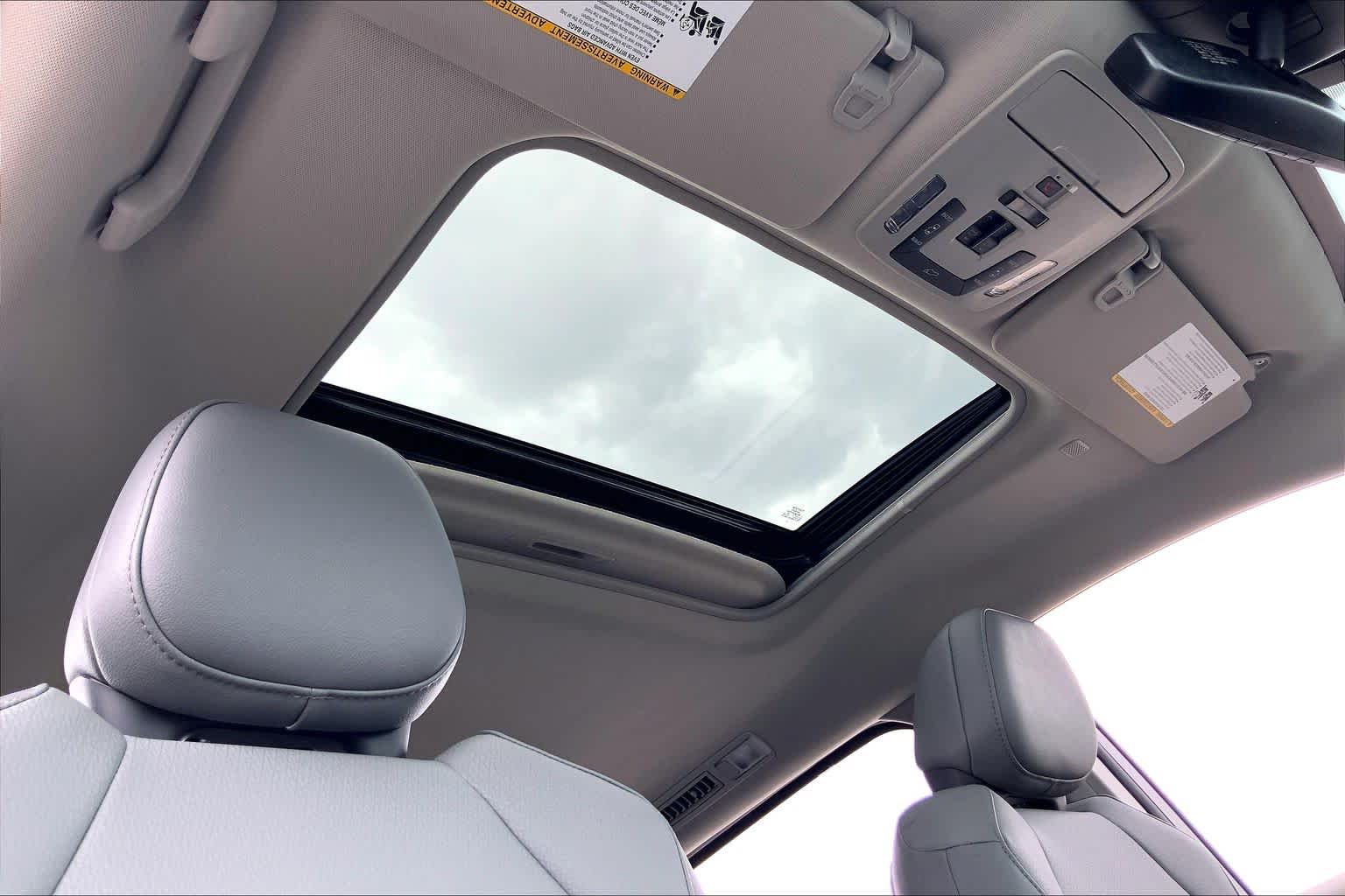 2024 Toyota Sienna XLE Wind Chill Pearl at Group 1 Toyota Southwest
