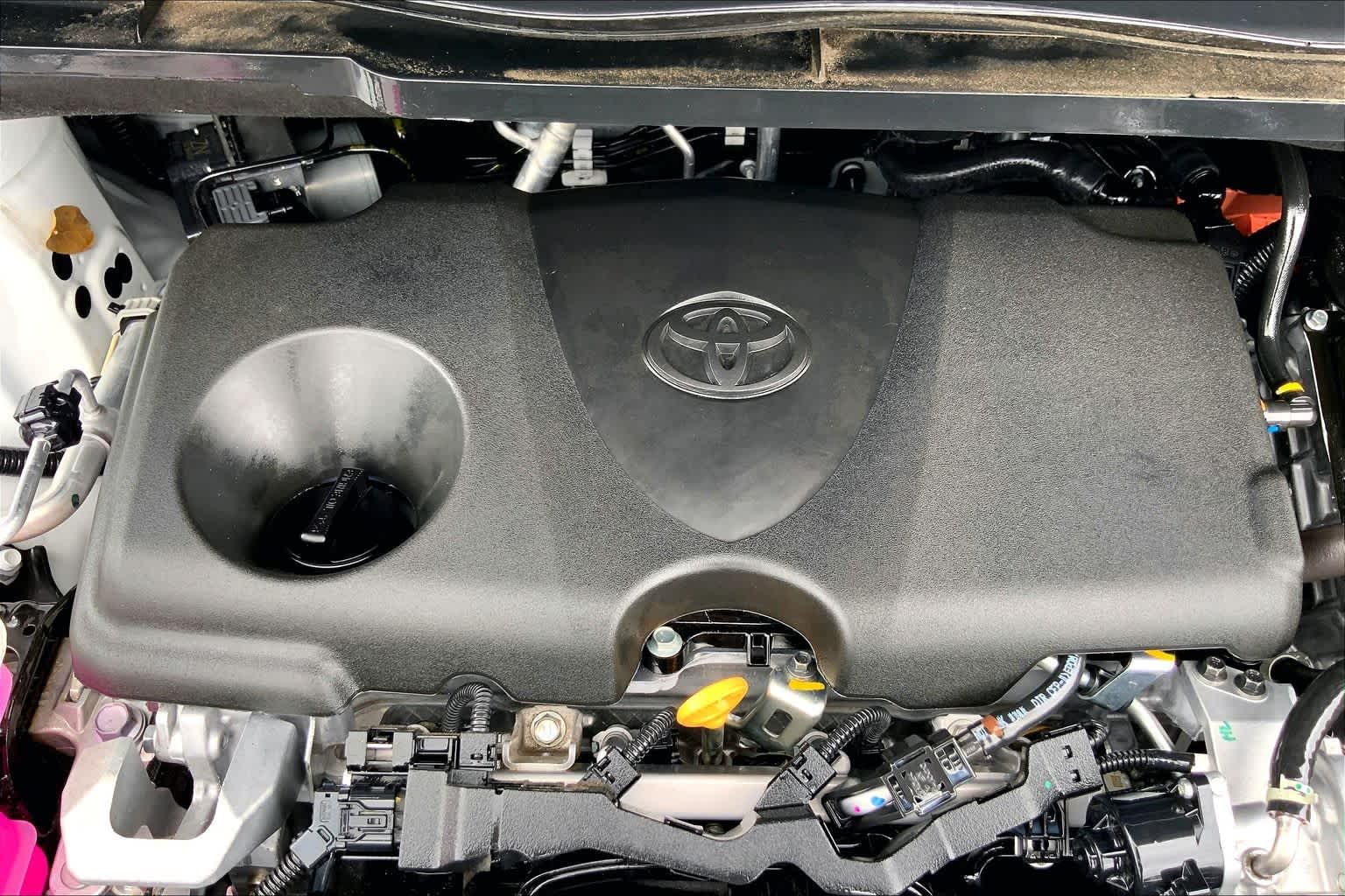 2024 Toyota Sienna XLE Wind Chill Pearl at Group 1 Toyota Southwest