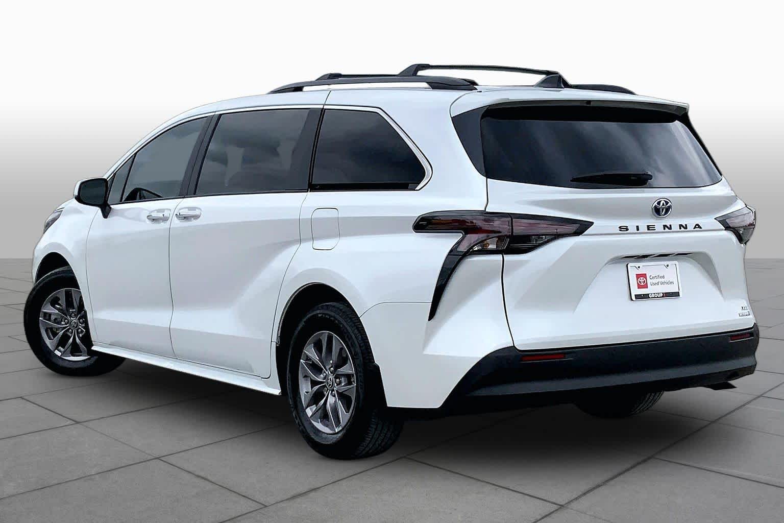 2024 Toyota Sienna XLE Wind Chill Pearl at Group 1 Toyota Southwest