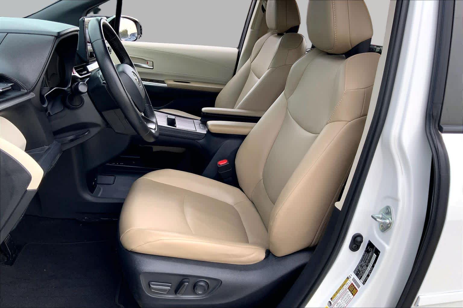 2022 Toyota Sienna photo 8 of 36