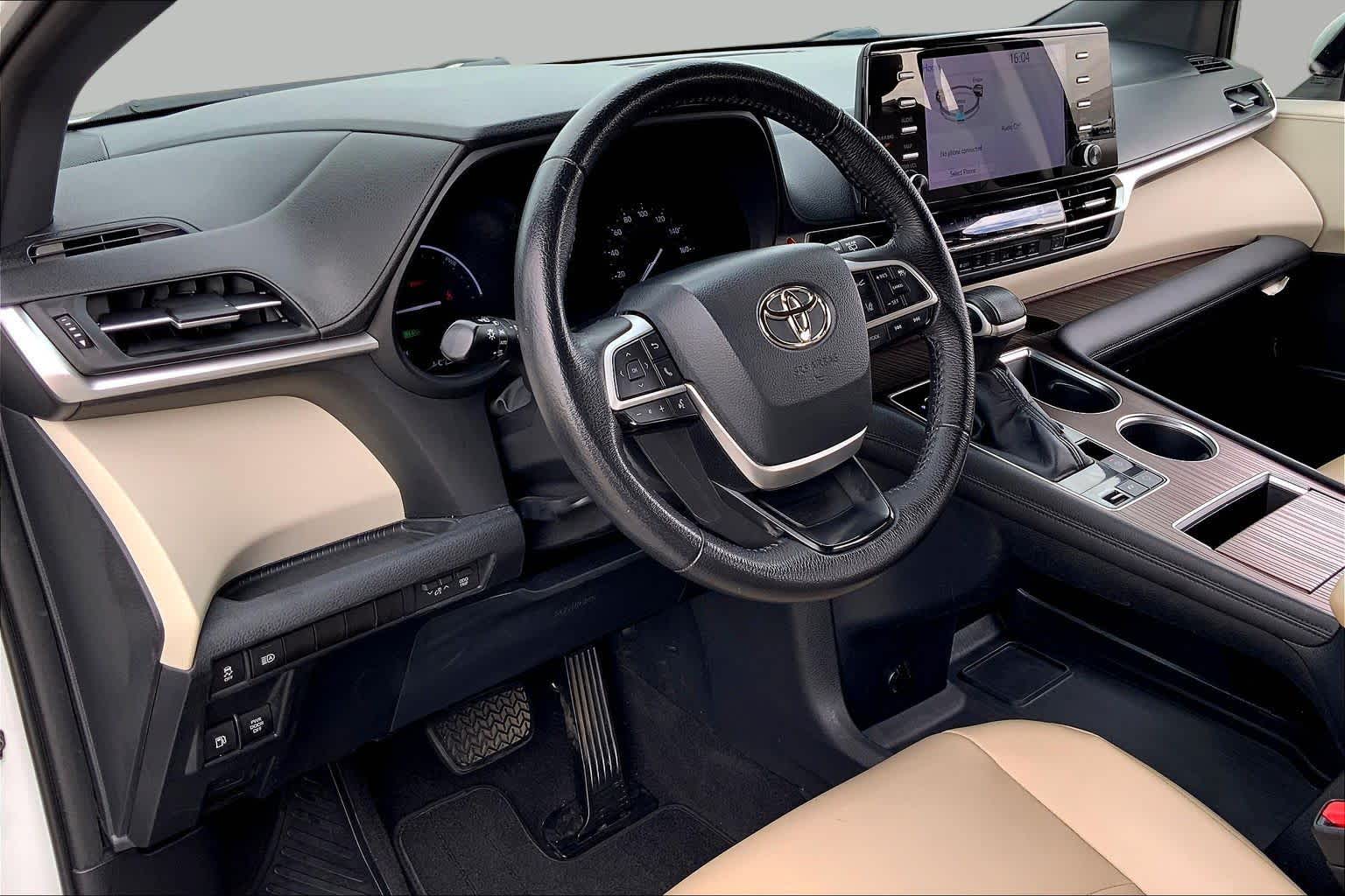 2022 Toyota Sienna photo 17 of 36