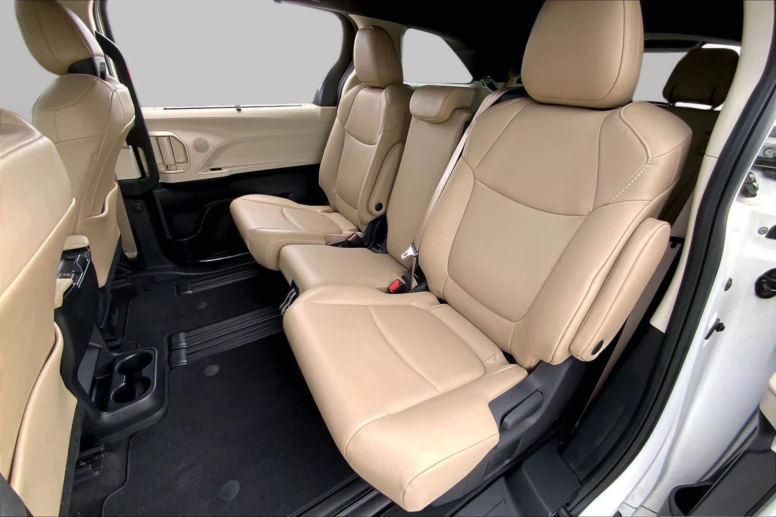 2022 Toyota Sienna photo 20 of 36
