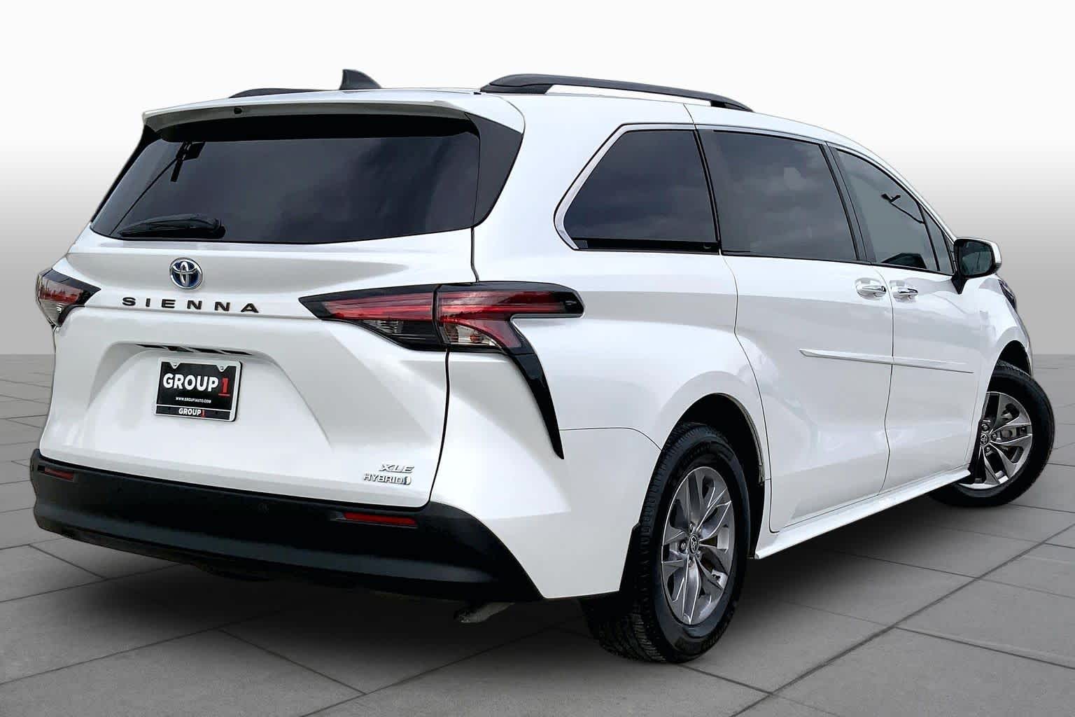 2022 Toyota Sienna photo 13 of 36