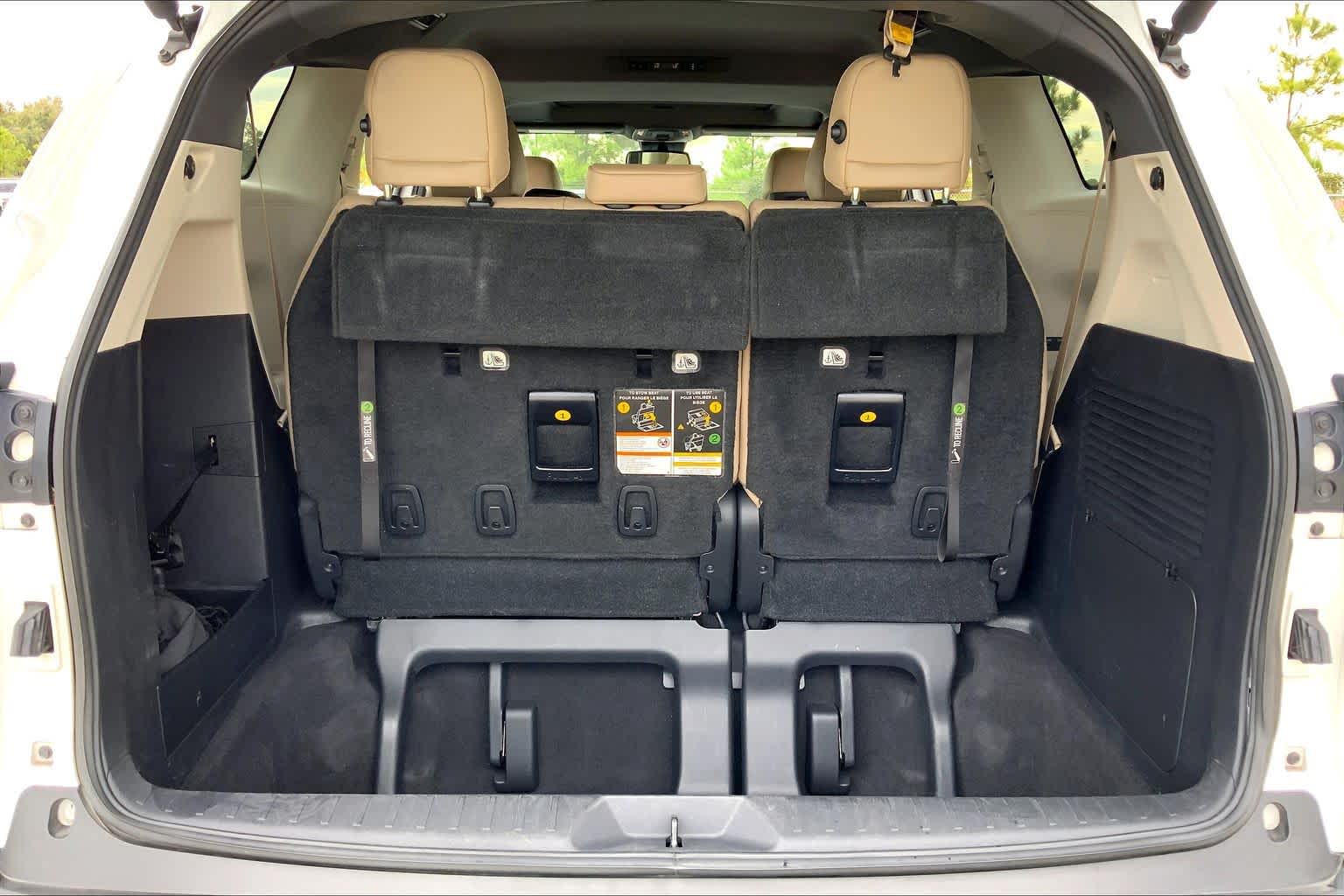 2022 Toyota Sienna photo 34 of 36