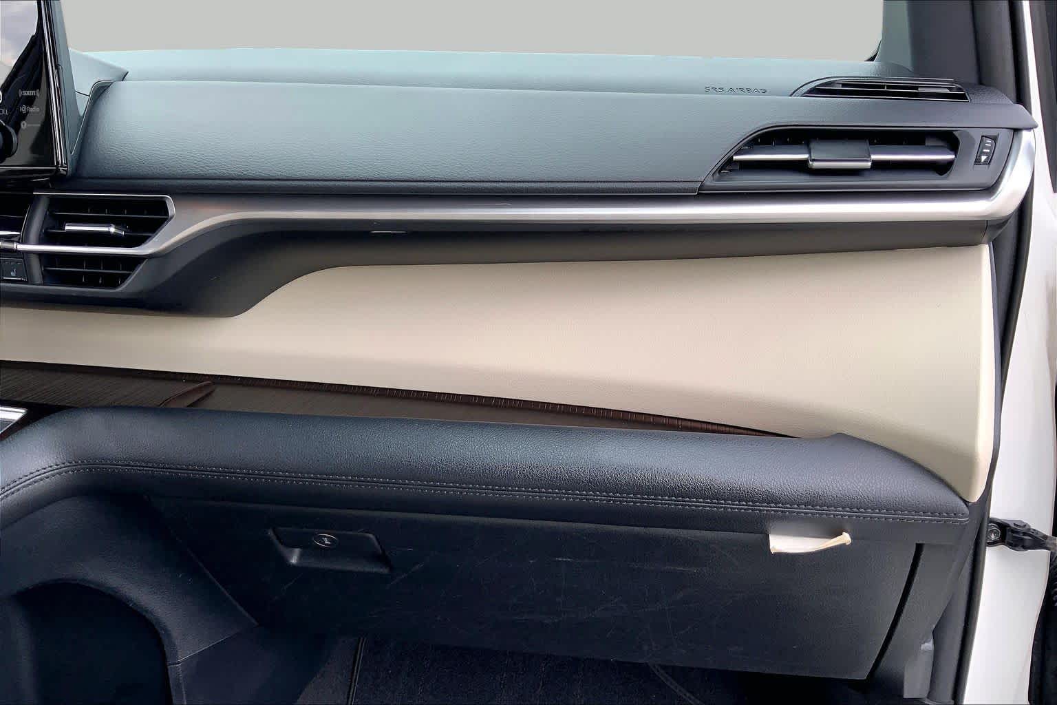 2022 Toyota Sienna photo 18 of 36