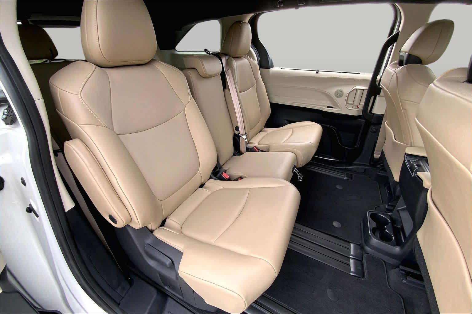 2022 Toyota Sienna photo 19 of 36