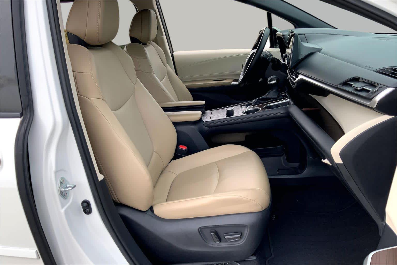 2022 Toyota Sienna photo 9 of 36