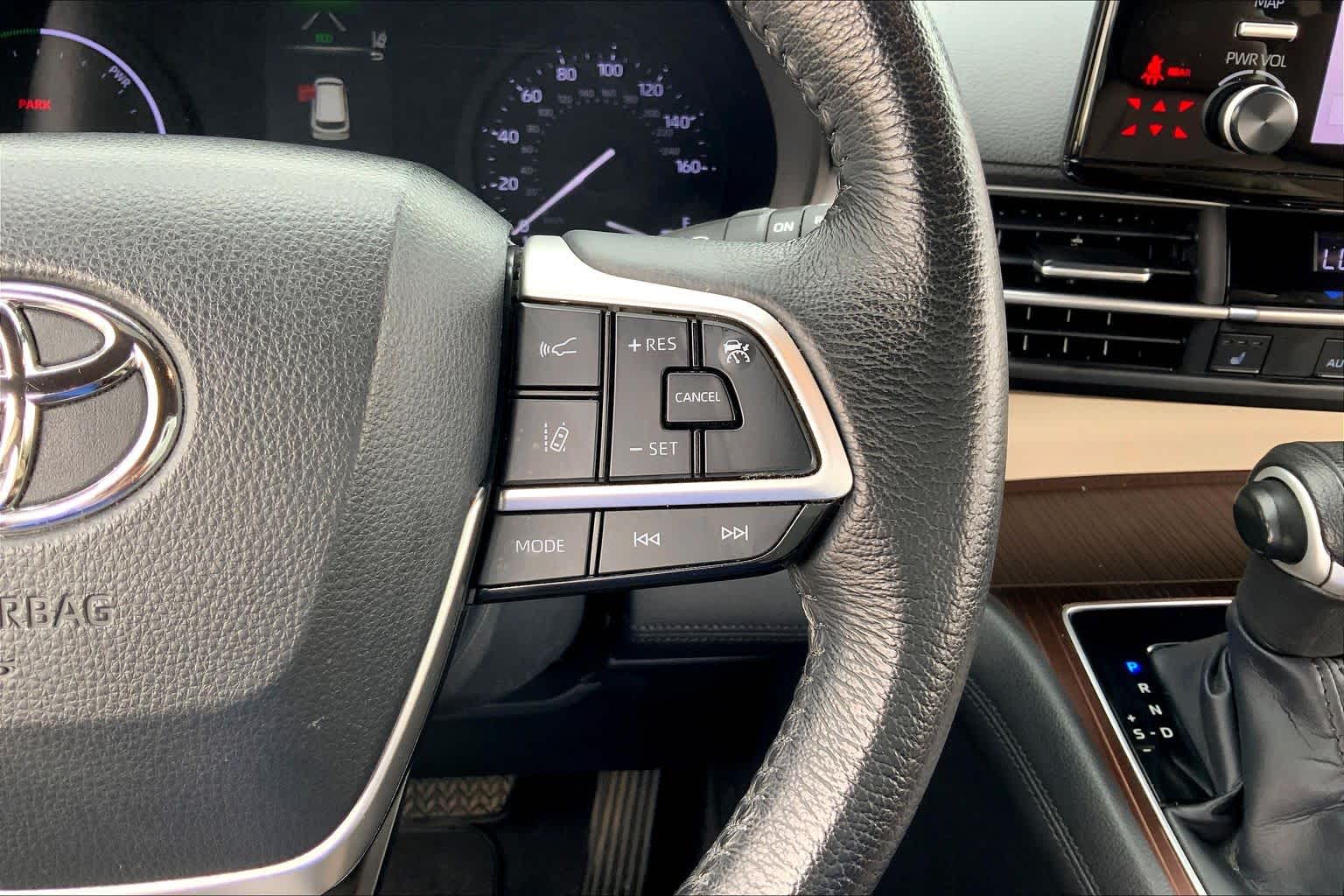 2022 Toyota Sienna photo 24 of 36