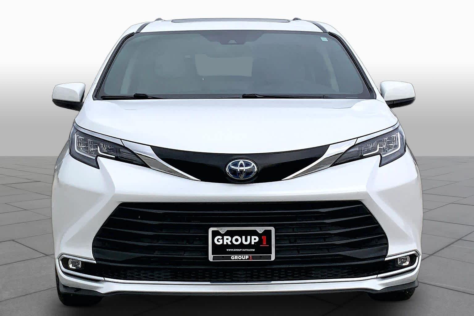 2022 Toyota Sienna photo 4 of 36