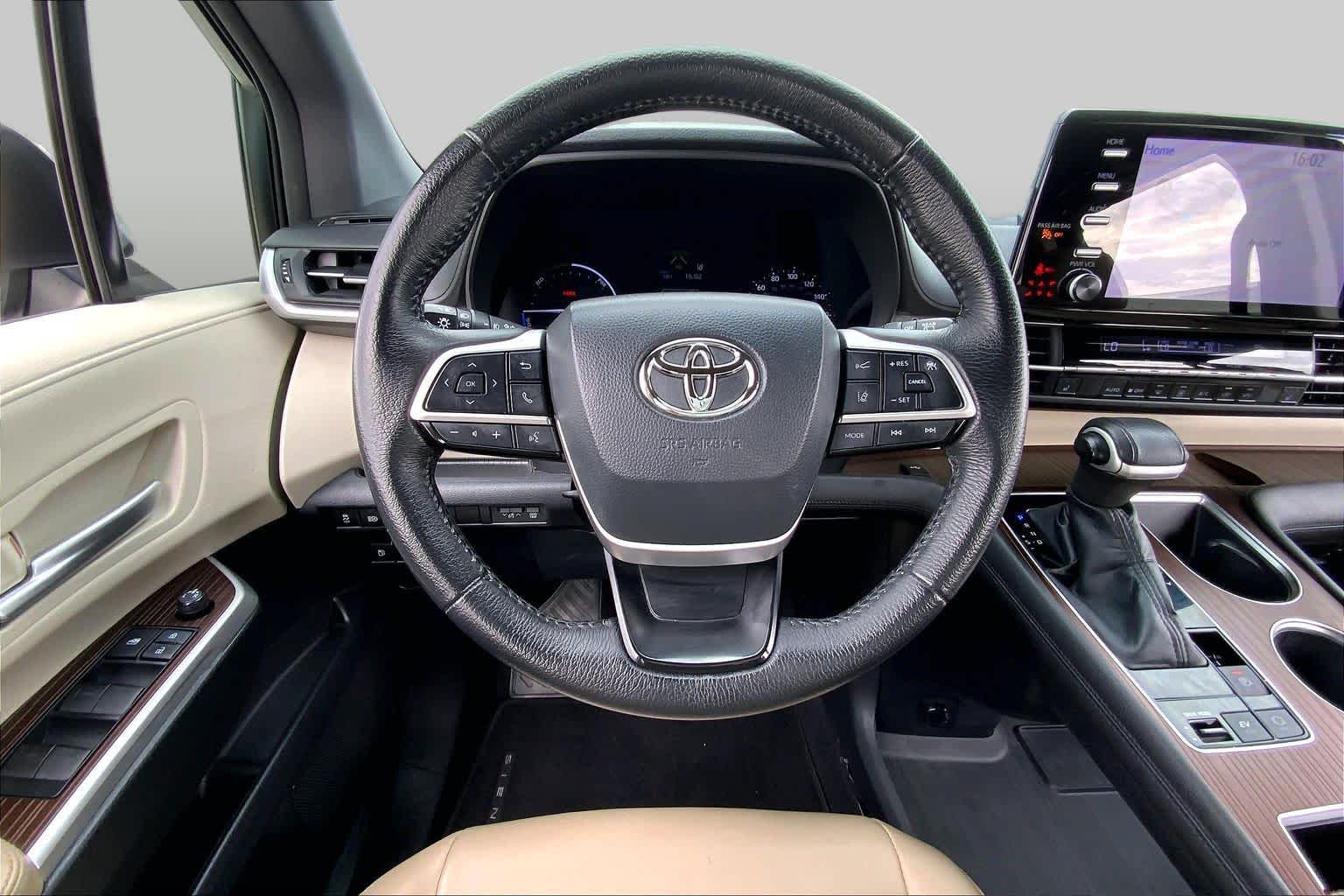 2022 Toyota Sienna photo 6 of 36