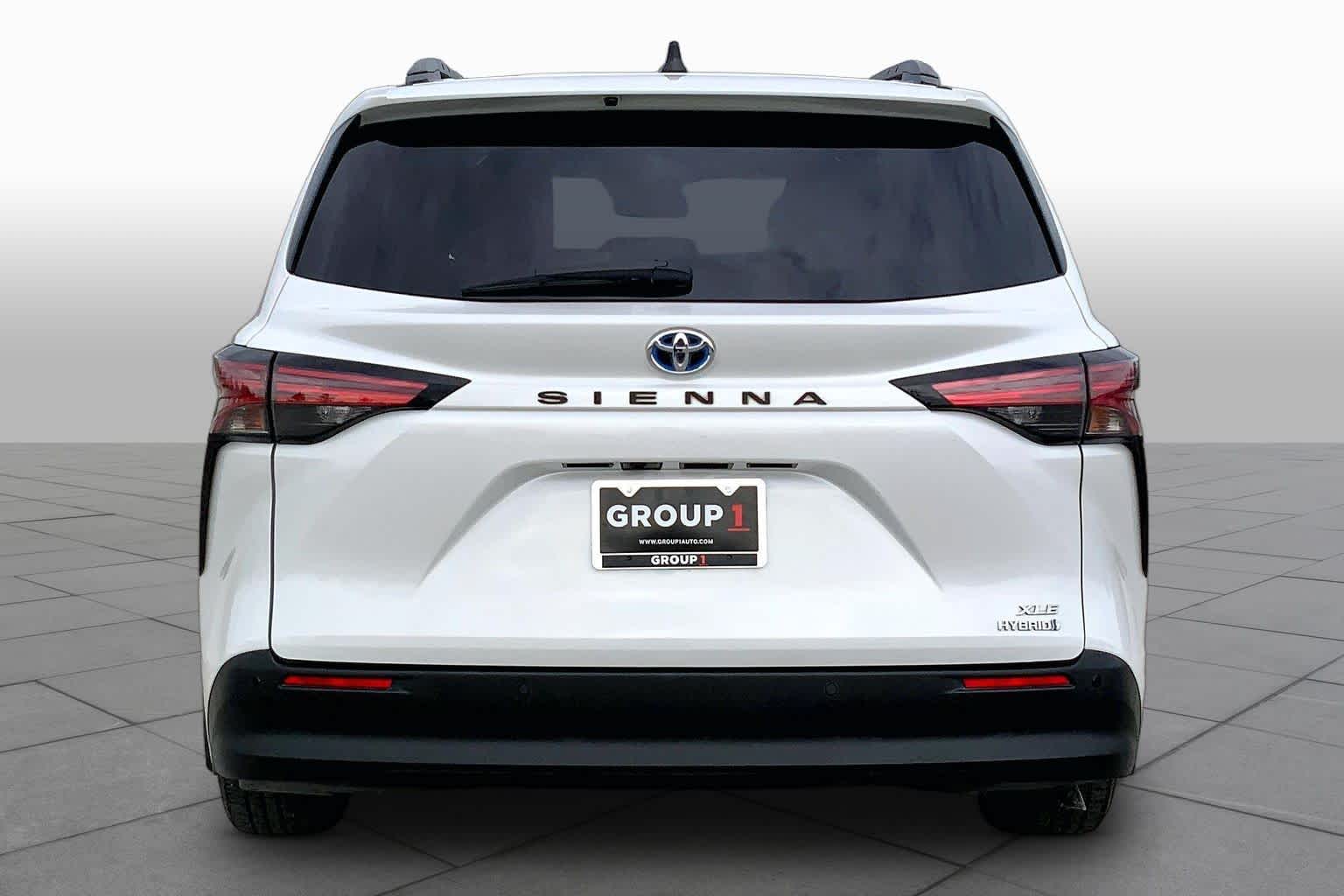 2022 Toyota Sienna photo 5 of 36