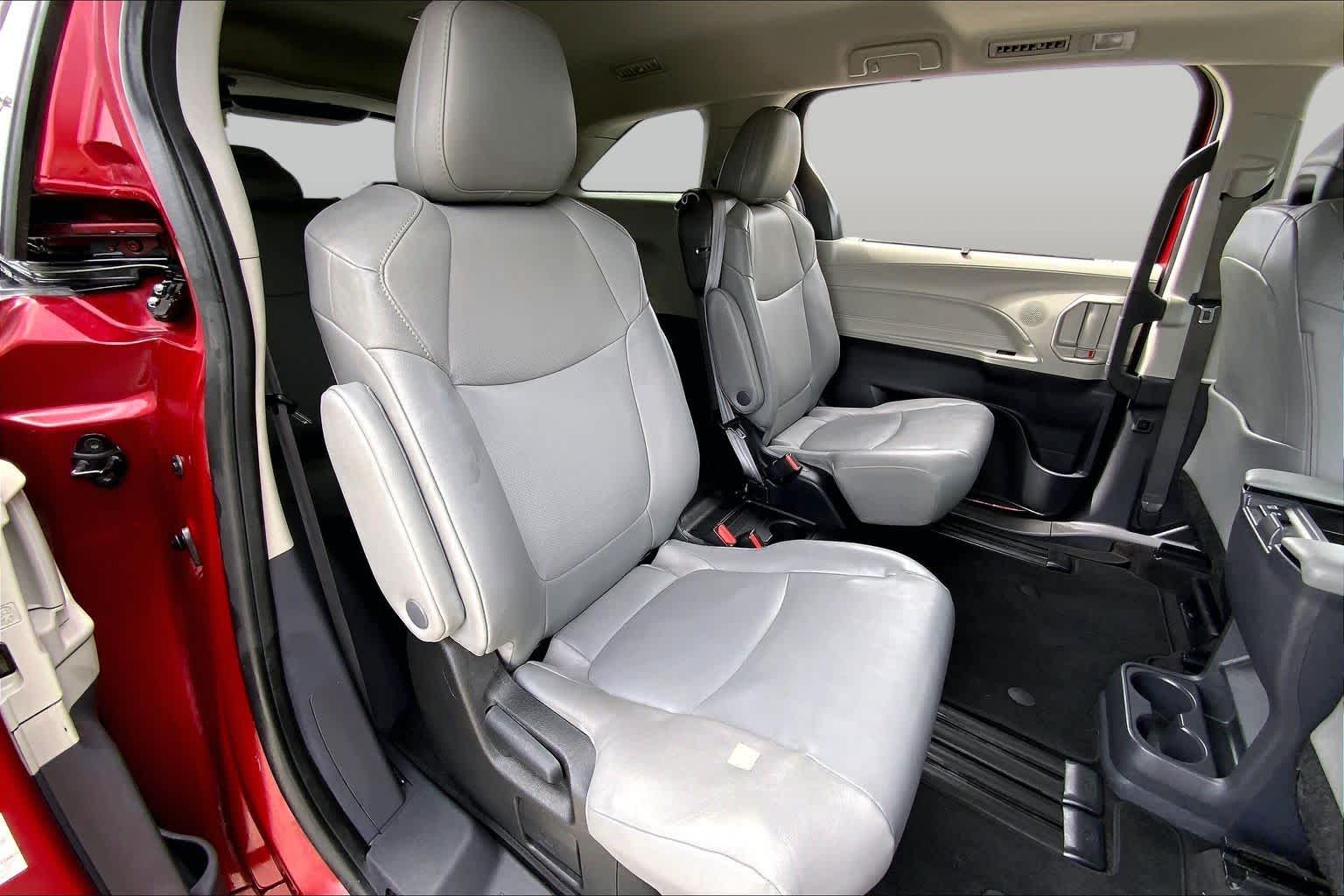 2023 Toyota Sienna XLE Ruby Flare Pearl at AutoNation USA Houston
