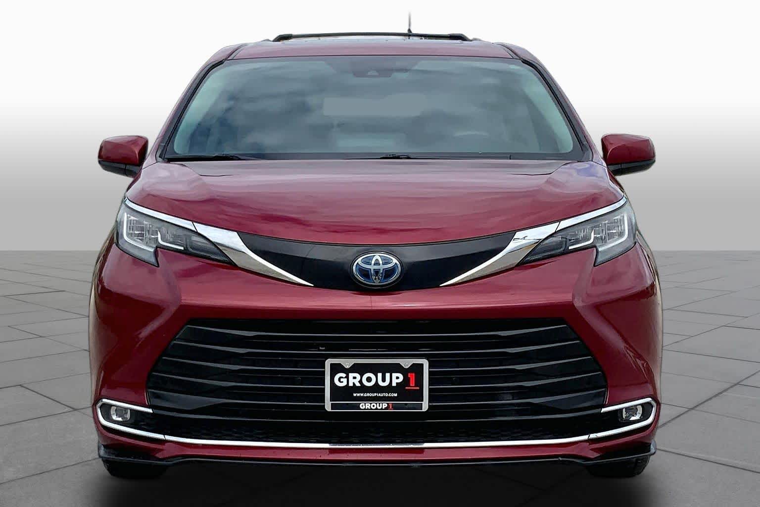2023 Toyota Sienna XLE Ruby Flare Pearl at AutoNation USA Houston