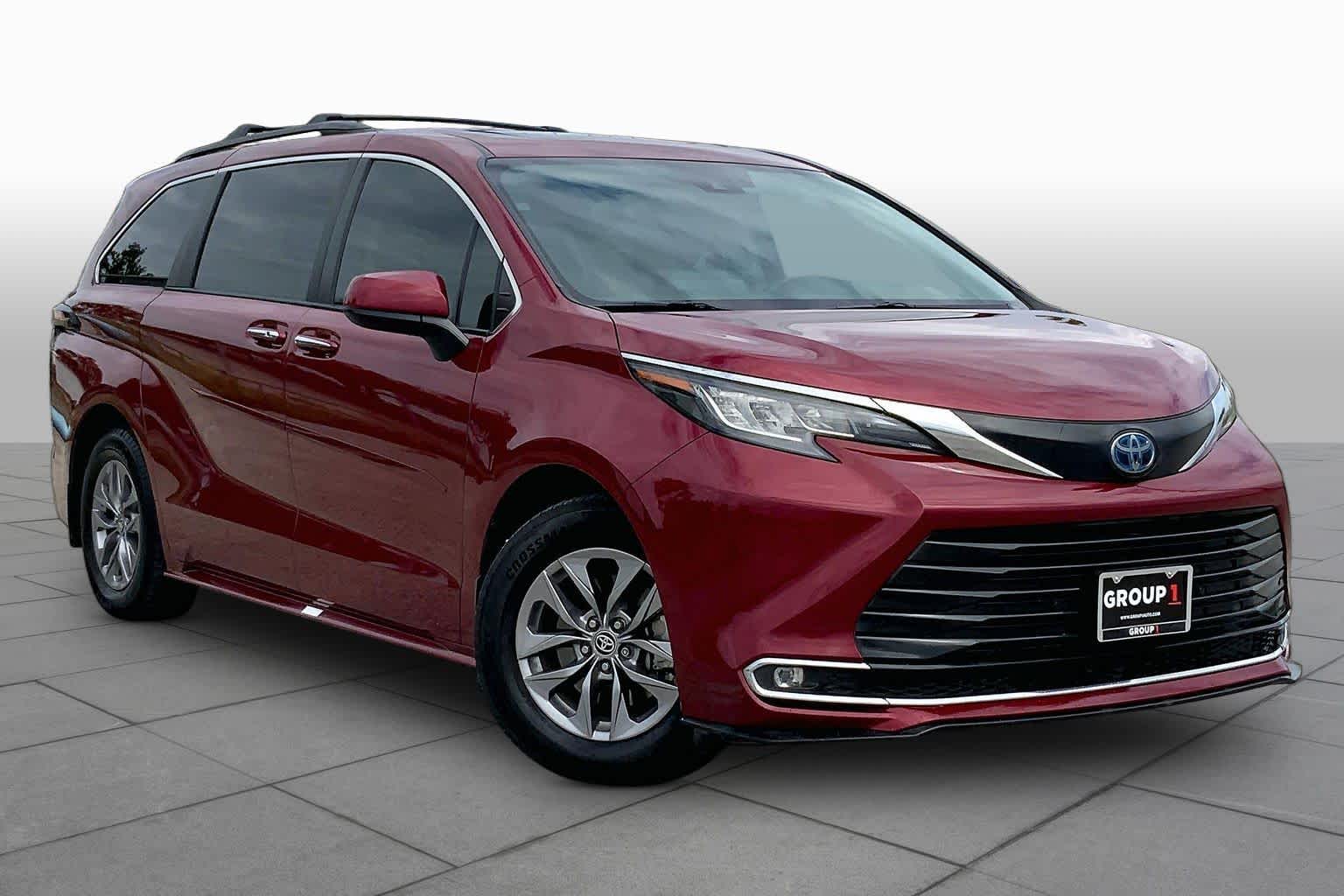 2023 Toyota Sienna XLE Ruby Flare Pearl at AutoNation USA Houston