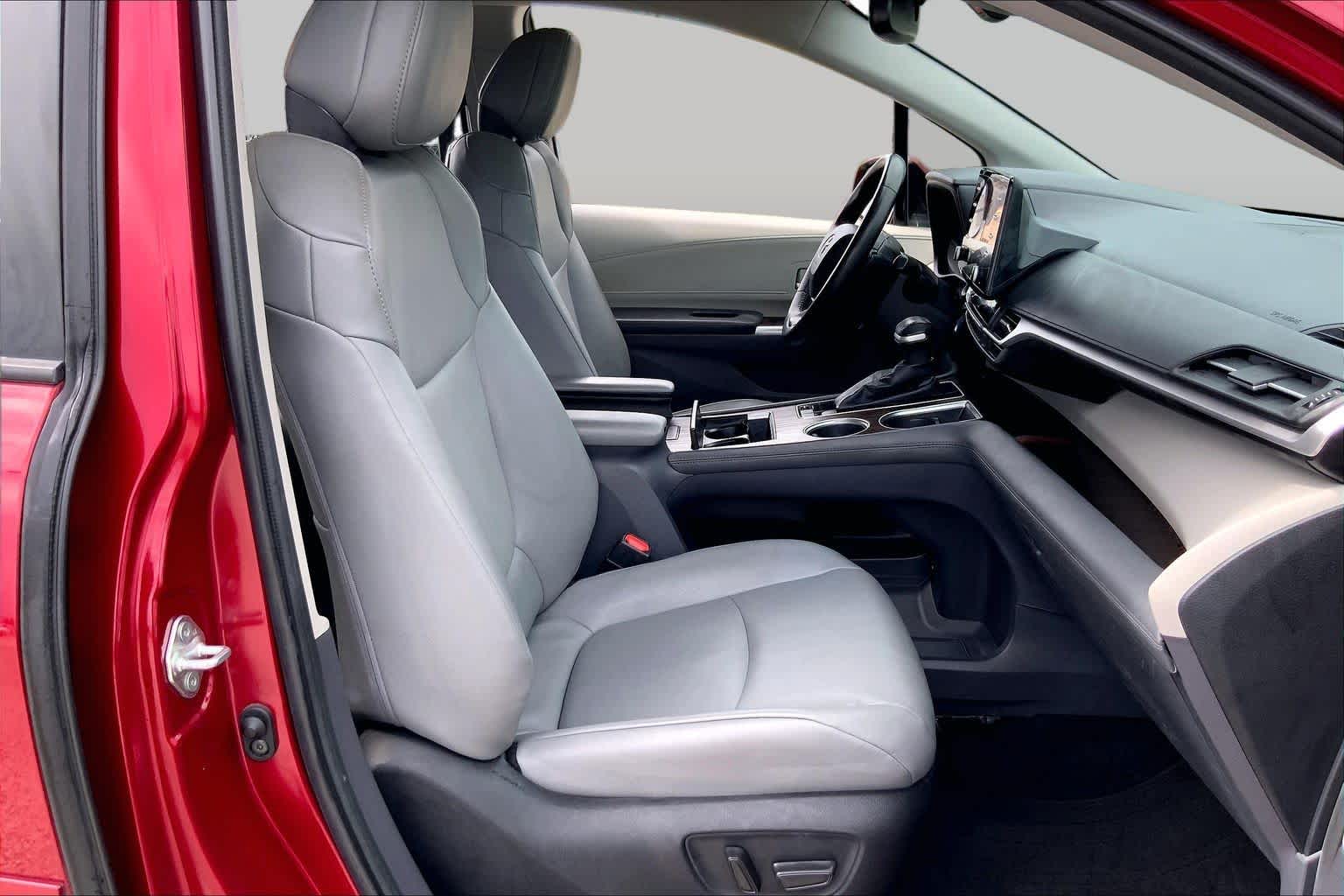 2023 Toyota Sienna XLE Ruby Flare Pearl at AutoNation USA Houston
