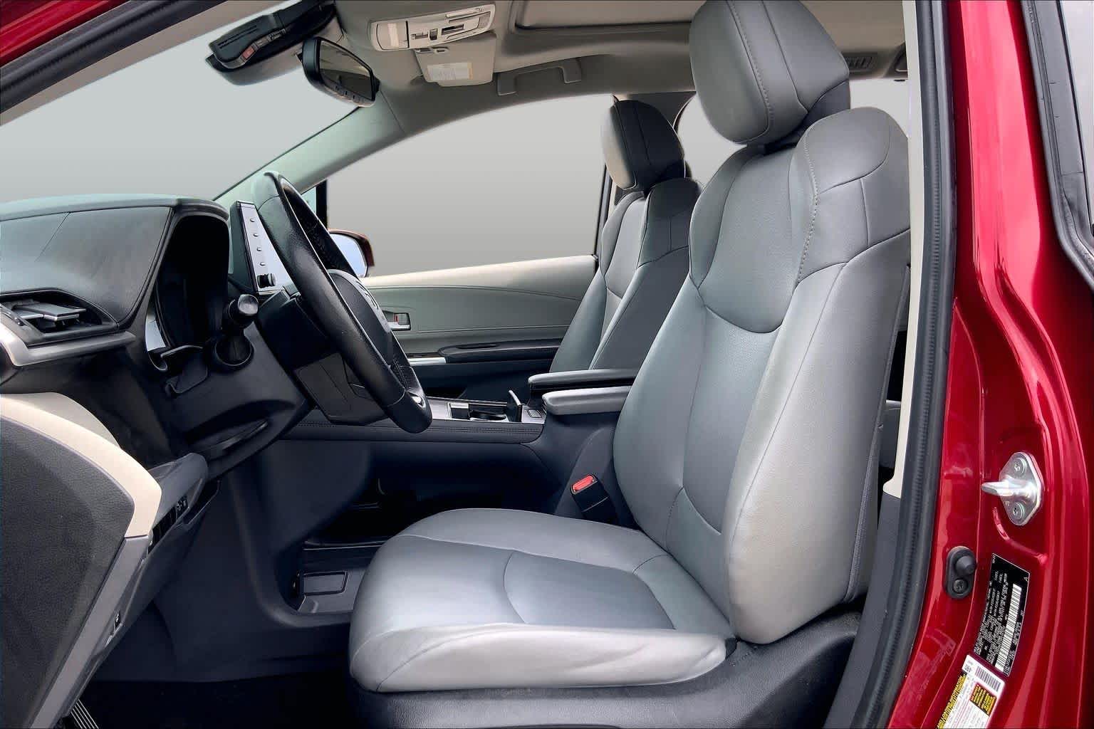 2023 Toyota Sienna XLE Ruby Flare Pearl at AutoNation USA Houston
