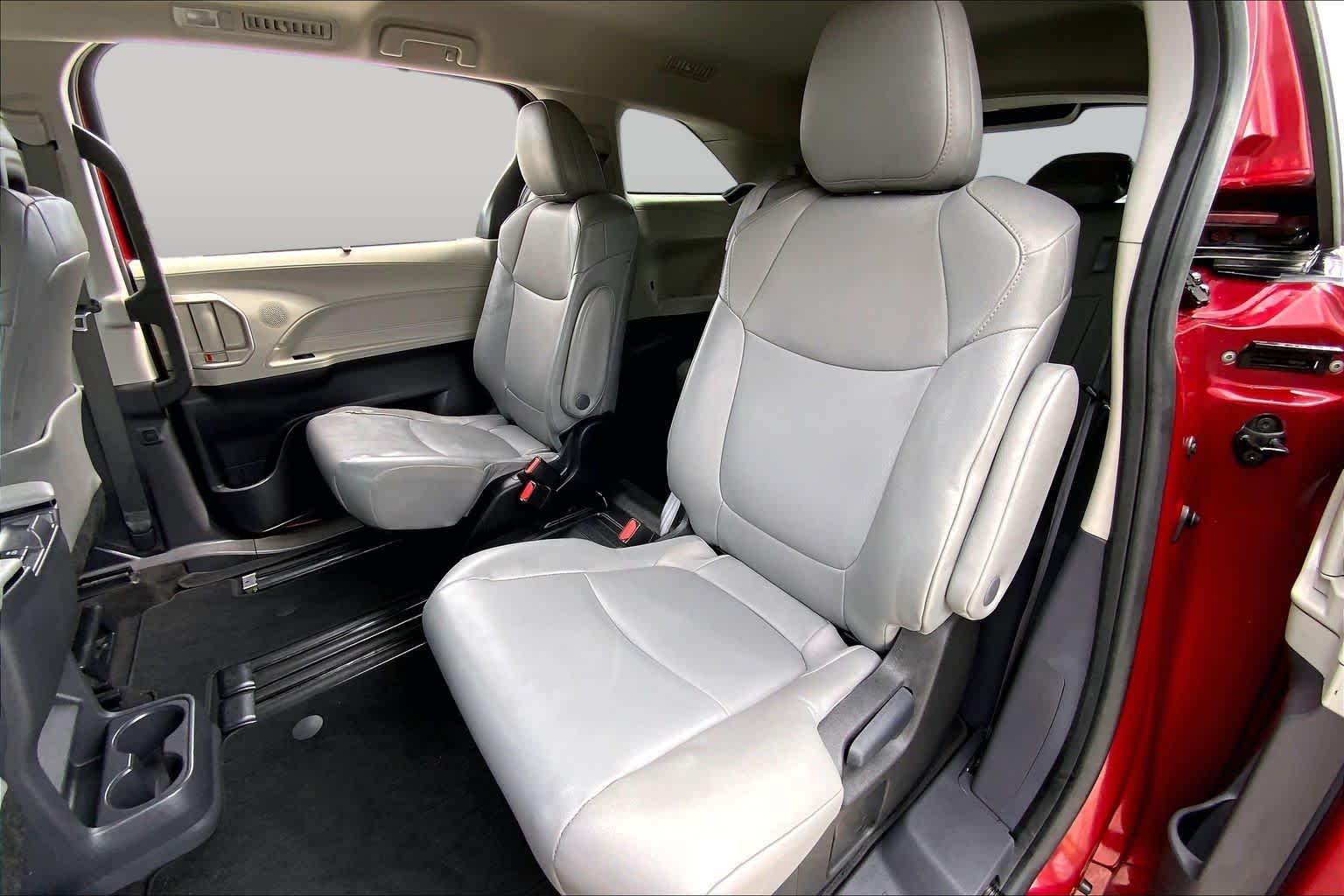 2023 Toyota Sienna XLE Ruby Flare Pearl at AutoNation USA Houston