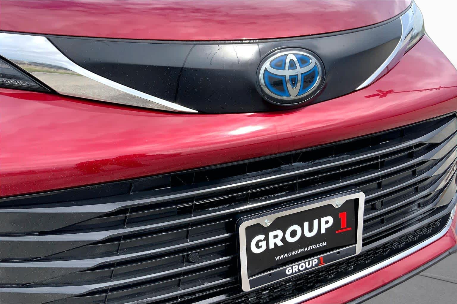 2023 Toyota Sienna XLE Ruby Flare Pearl at AutoNation USA Houston